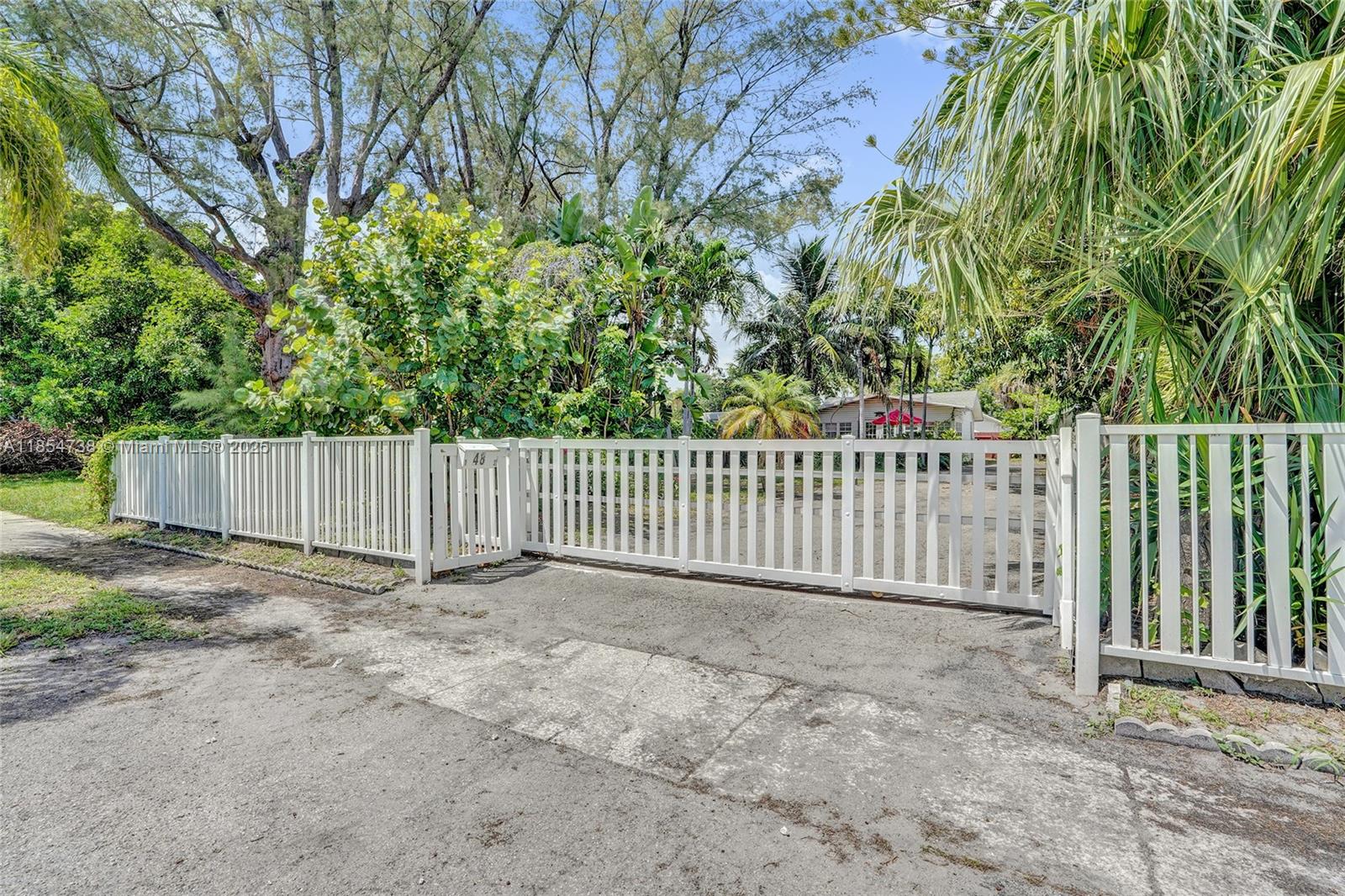 See details / 1125 sq. ft. $ 2025-08-07 0 Photo