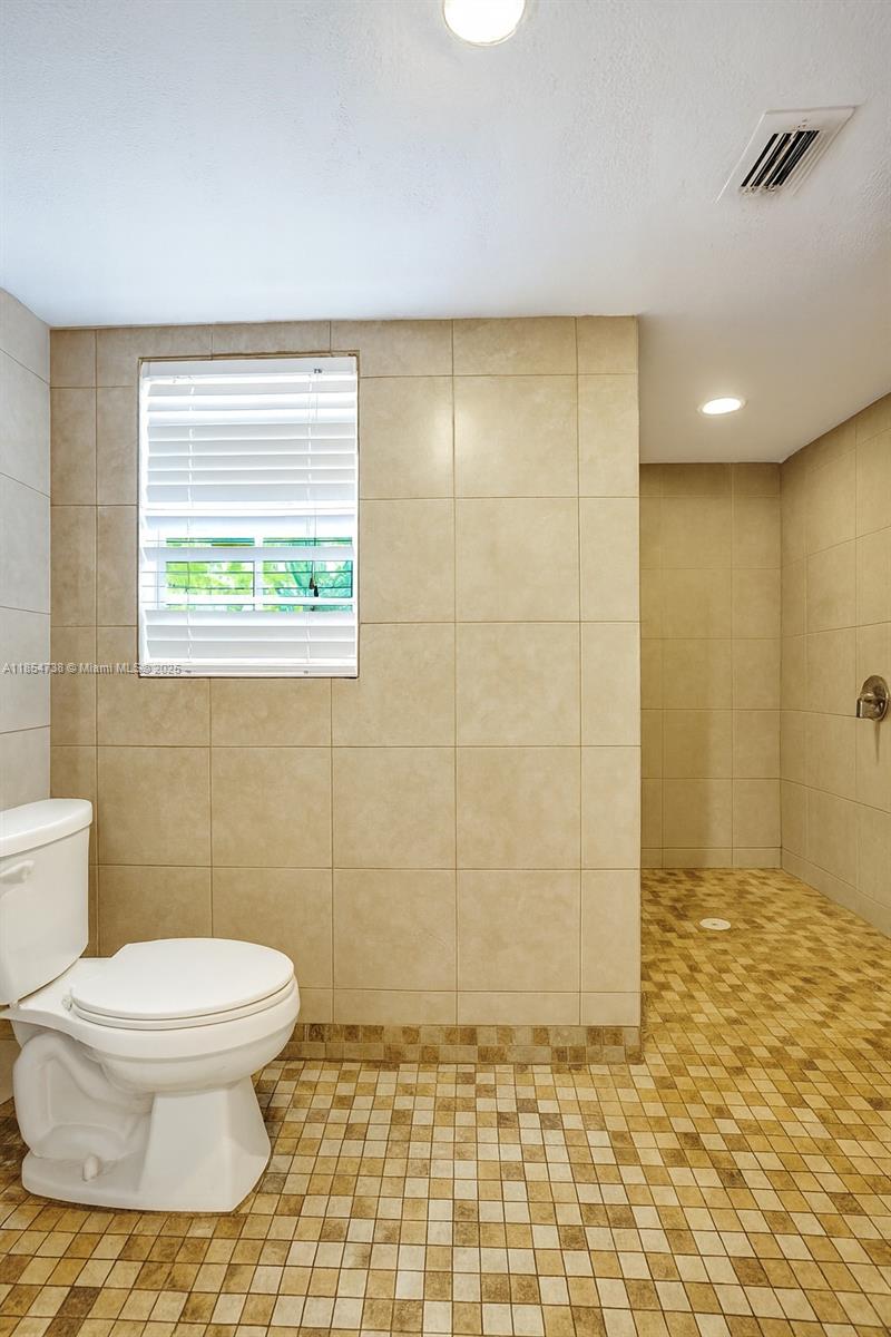 See details / 1125 sq. ft. $ 2025-08-07 0 Photo