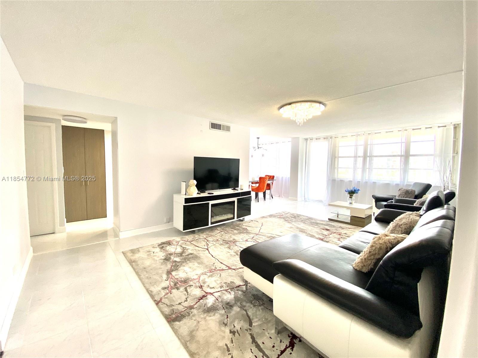 See details 615 1 / 2 943 sq. ft. $ 2025-08-07 0 Photo