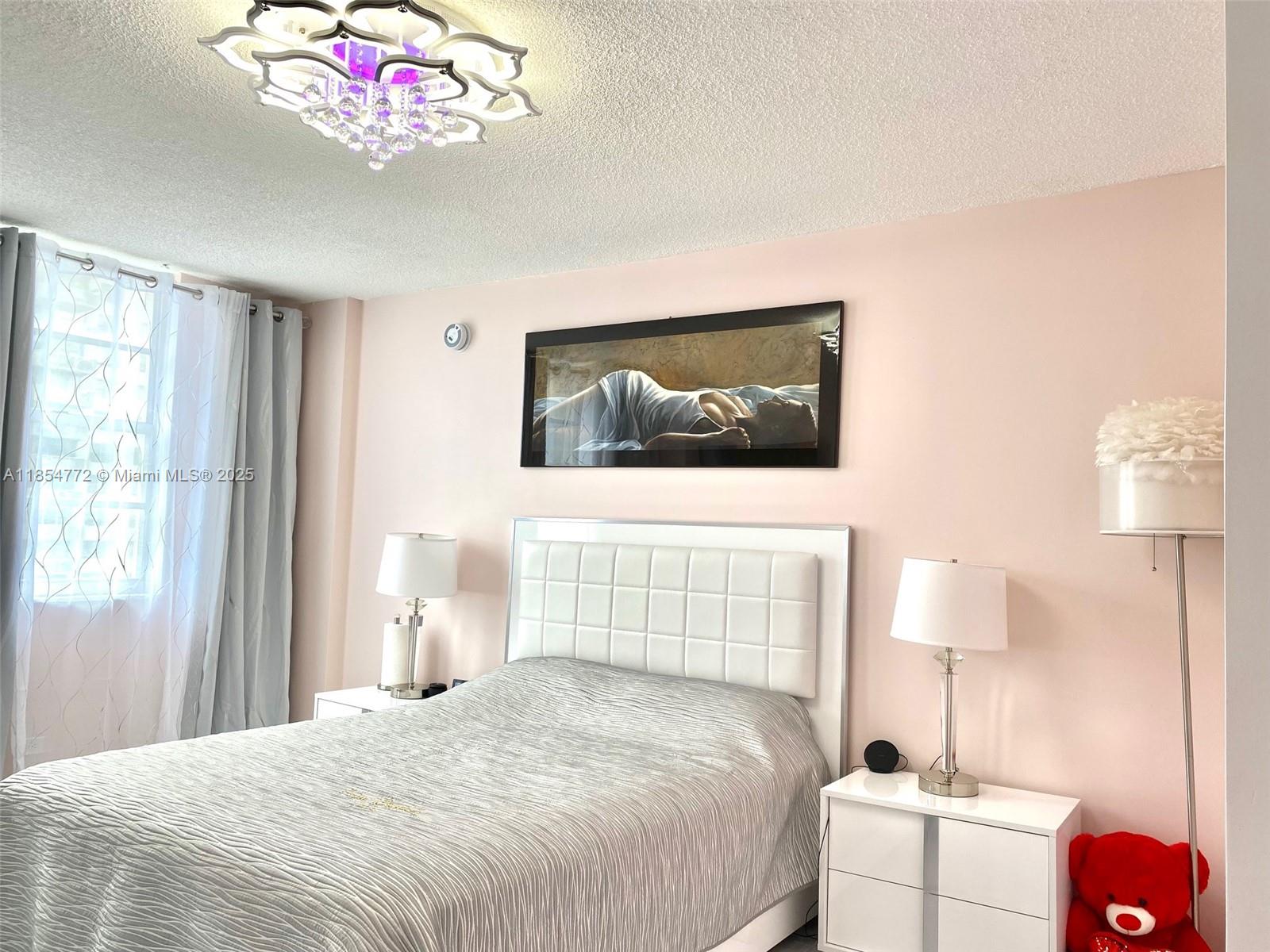See details 615 1 / 2 943 sq. ft. $ 2025-08-07 0 Photo