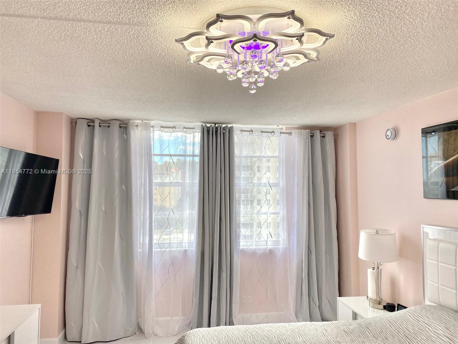 See details 615 1 / 2 943 sq. ft. $ 2025-08-07 0 Photo