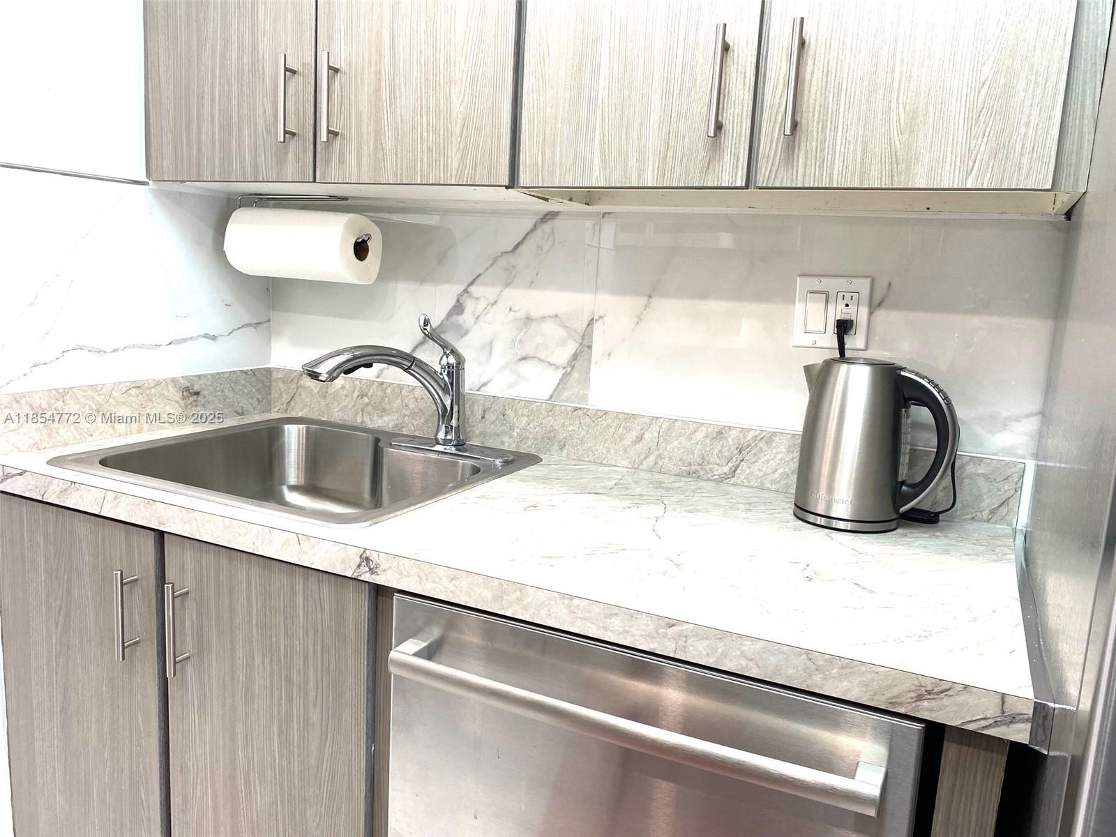 See details 615 1 / 2 943 sq. ft. $ 2025-08-07 0 Photo
