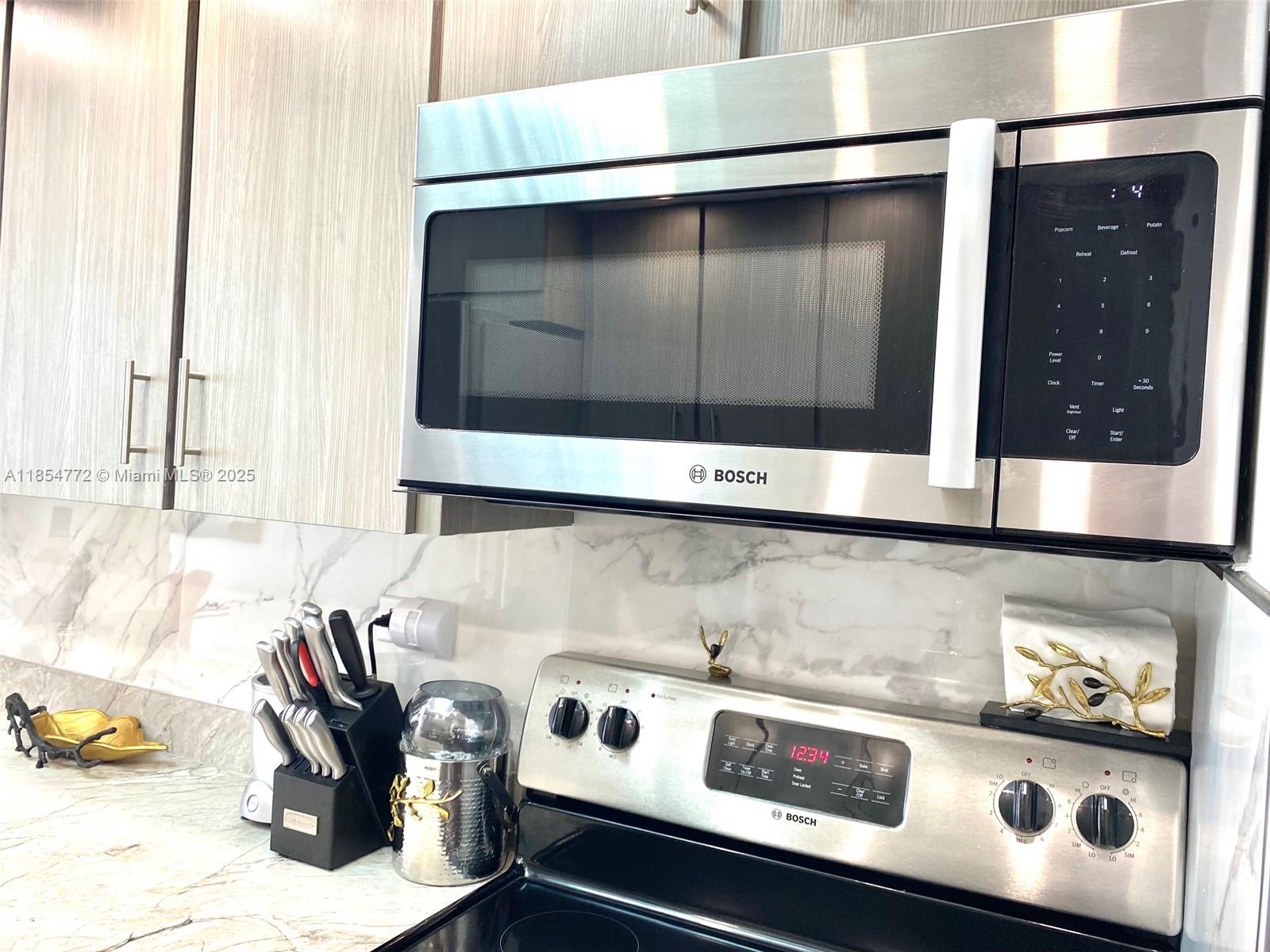 See details 615 1 / 2 943 sq. ft. $ 2025-08-07 0 Photo