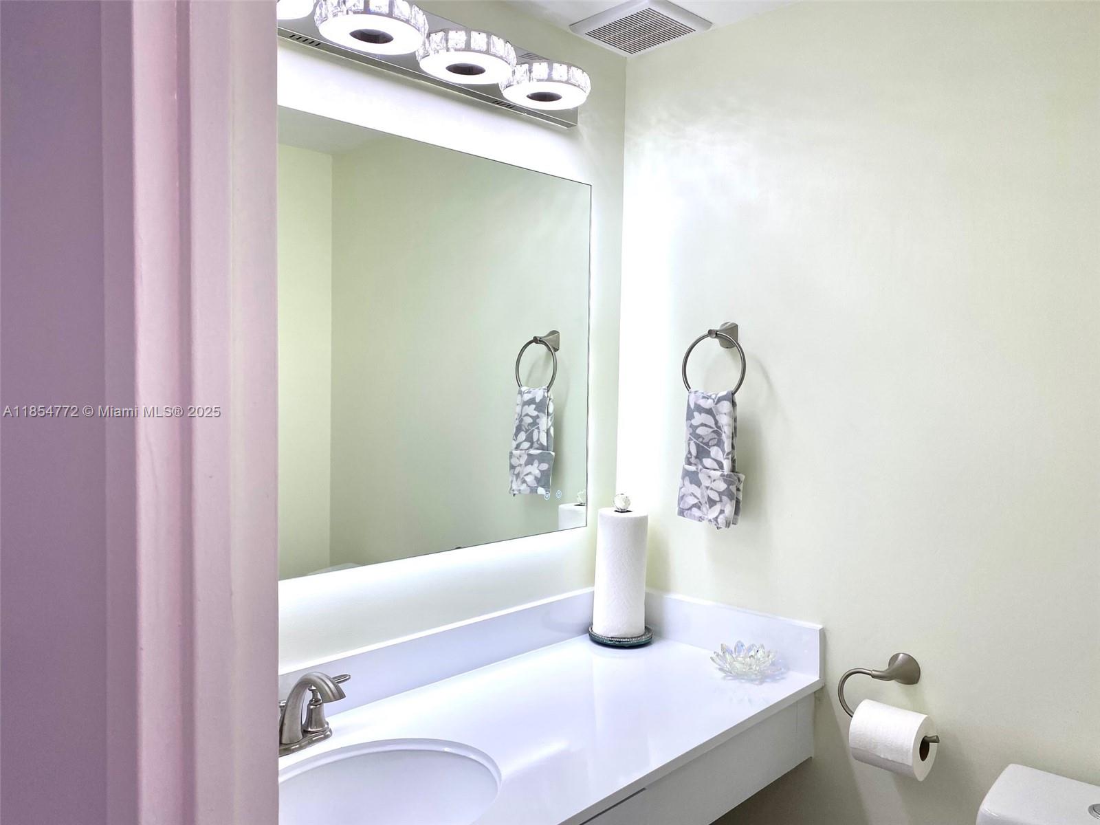 See details 615 1 / 2 943 sq. ft. $ 2025-08-07 0 Photo