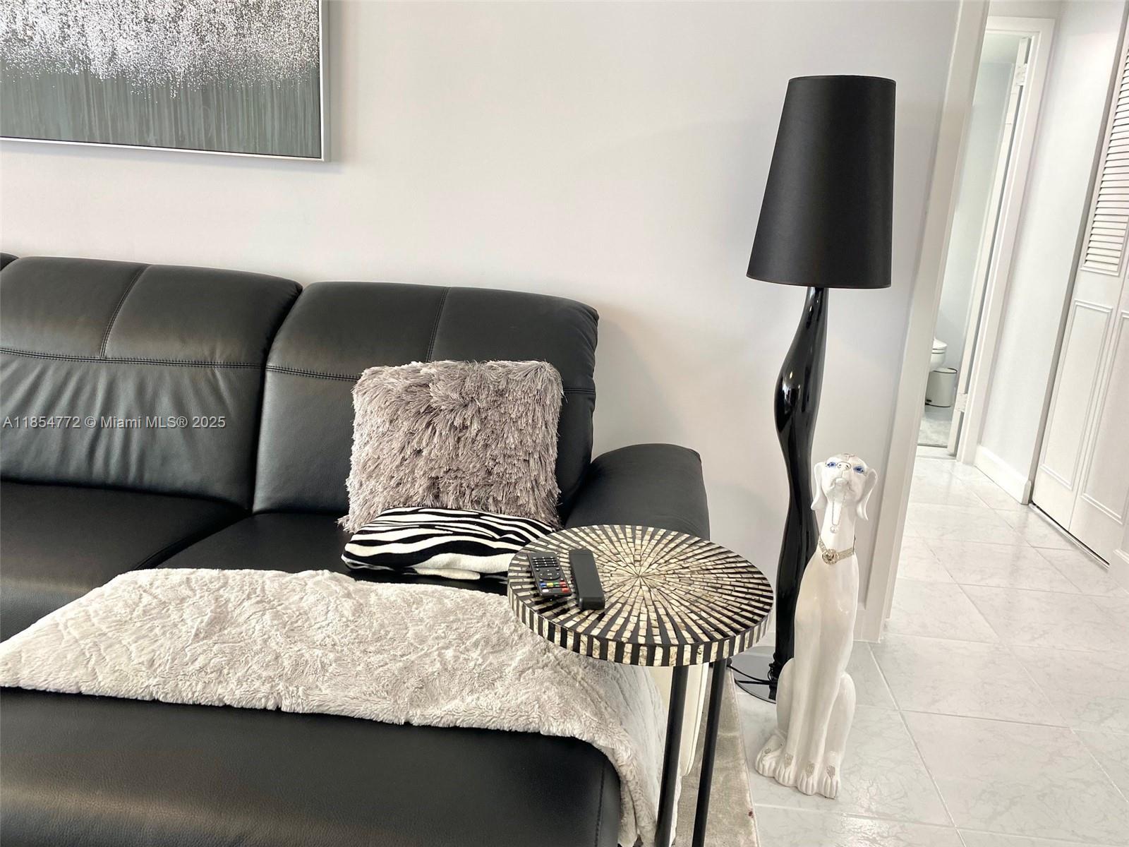 See details 615 1 / 2 943 sq. ft. $ 2025-08-07 0 Photo