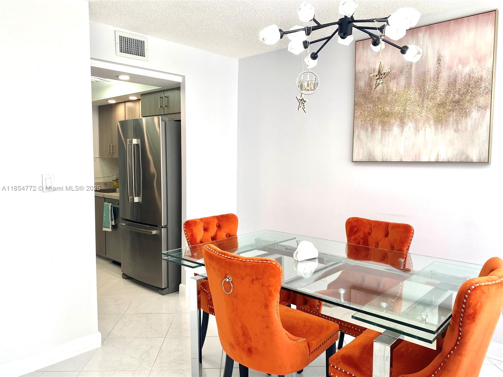 See details 615 1 / 2 943 sq. ft. $ 2025-08-07 0 Photo
