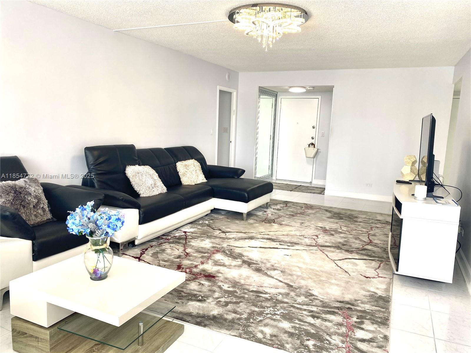 See details 615 1 / 2 943 sq. ft. $ 2025-08-07 0 Photo