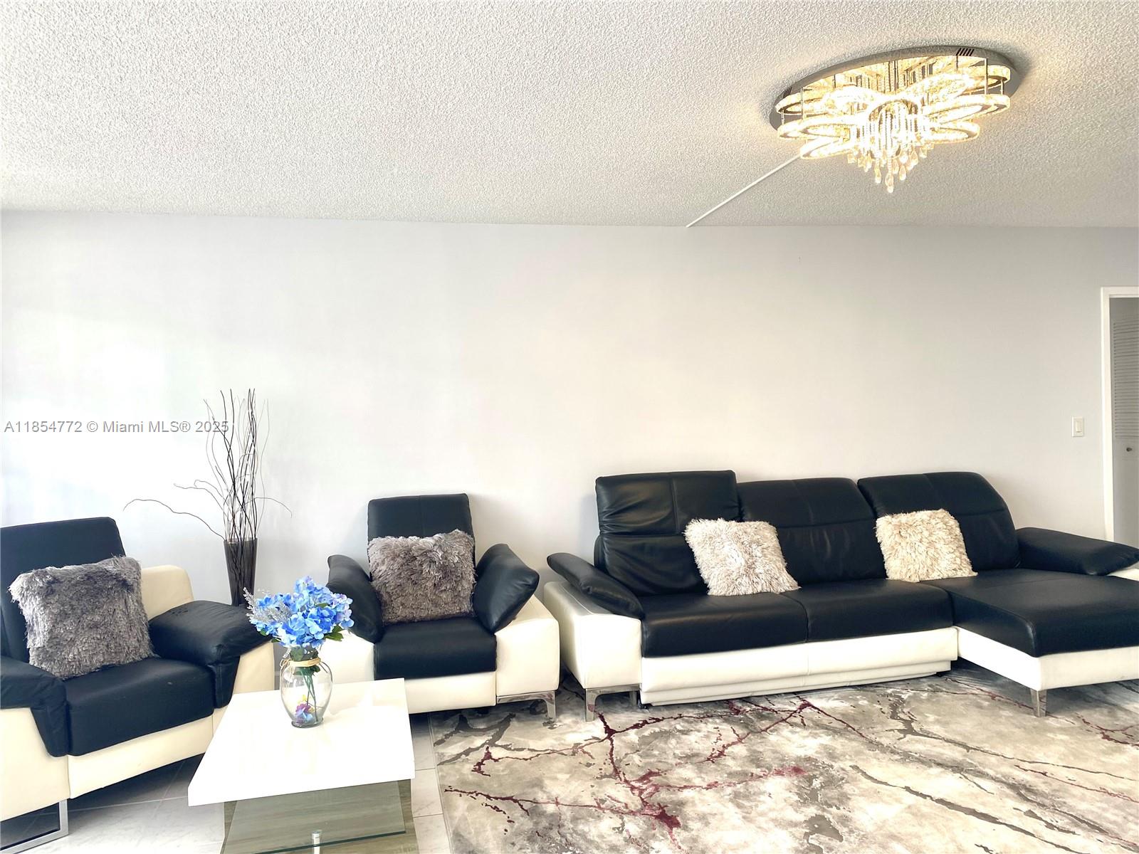 See details 615 1 / 2 943 sq. ft. $ 2025-08-07 0 Photo