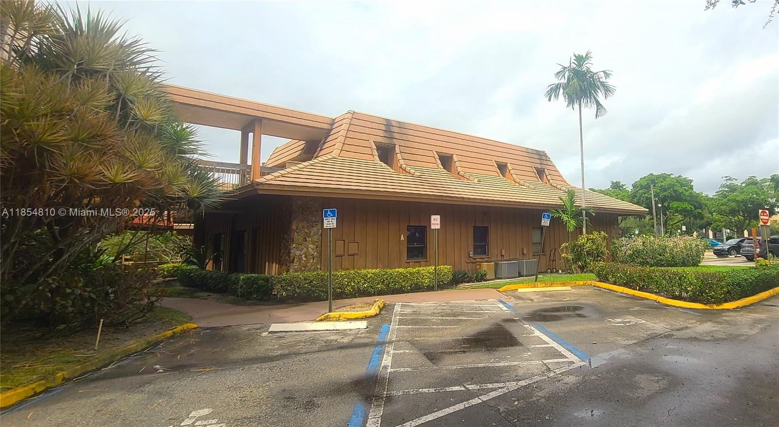 See details 10 & 101 / sq. ft. $ 2025-08-07 0 Photo