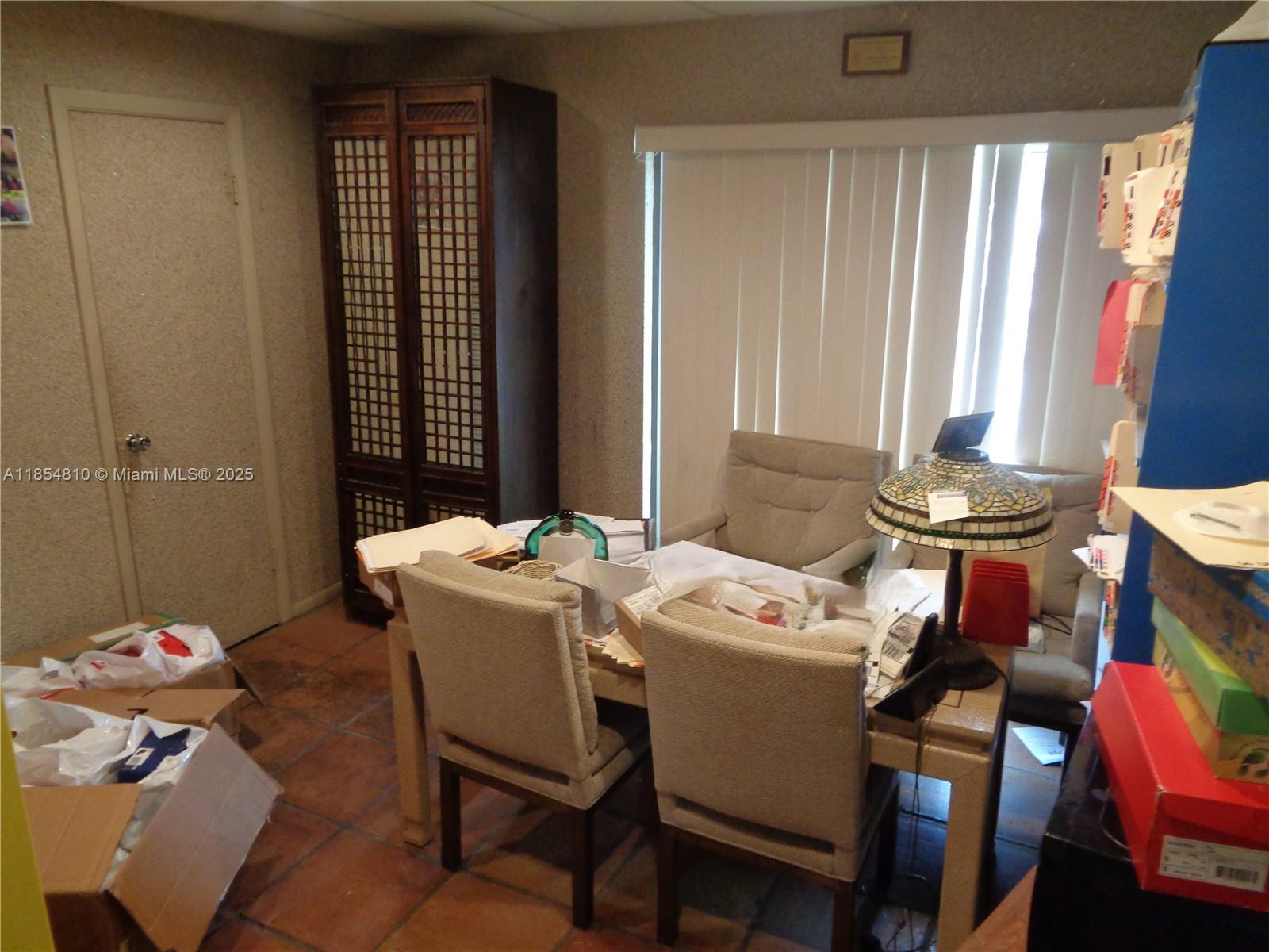 See details 10 & 101 / sq. ft. $ 2025-08-07 0 Photo