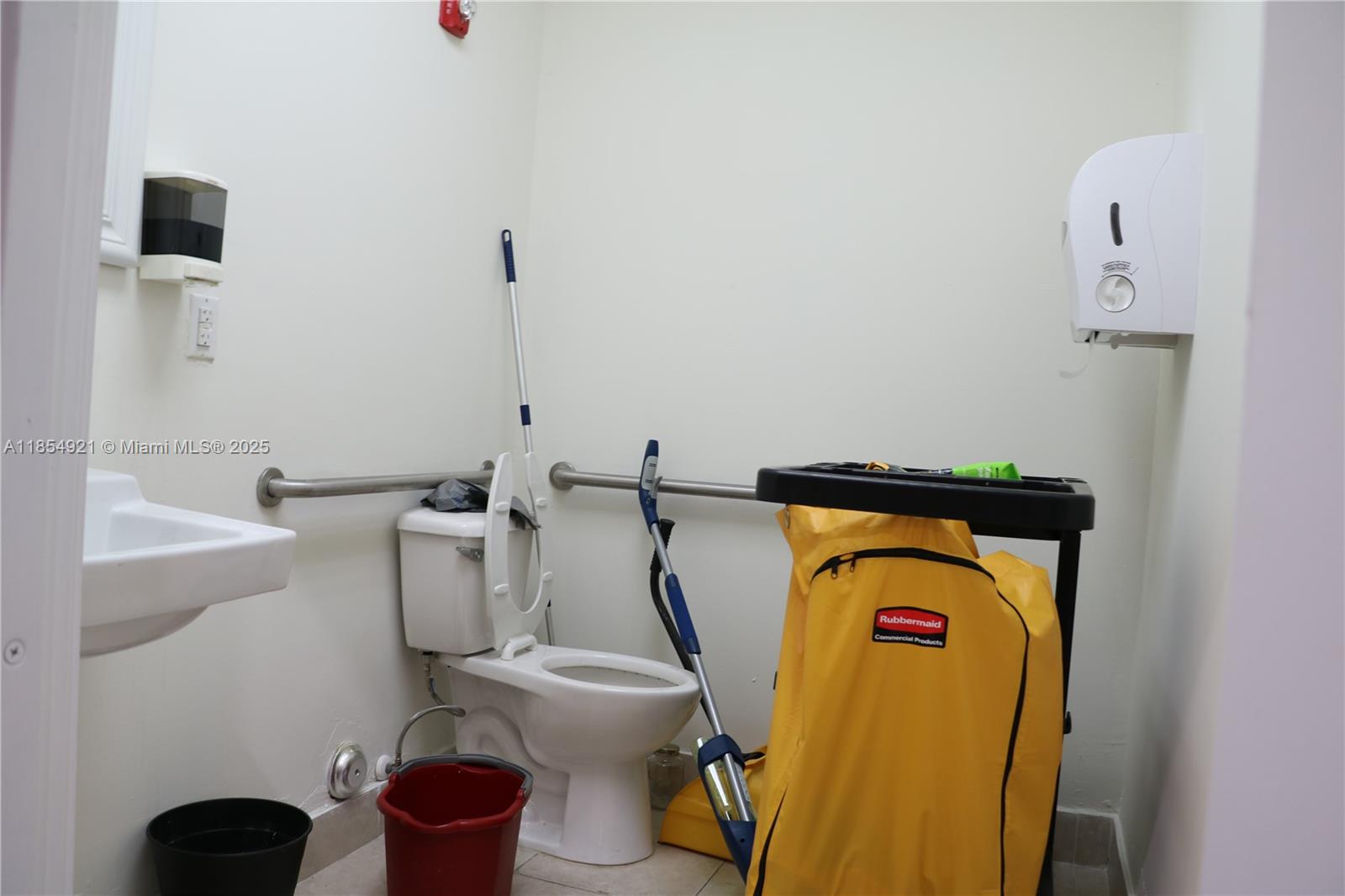 9  /   sq. ft. $ 2025-11-13 0 foto