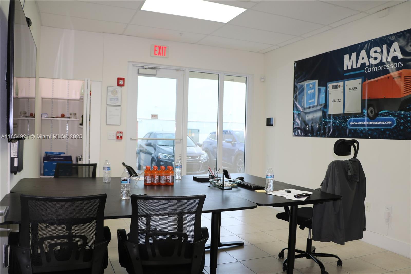 9  /   sq. ft. $ 2025-11-13 0 foto