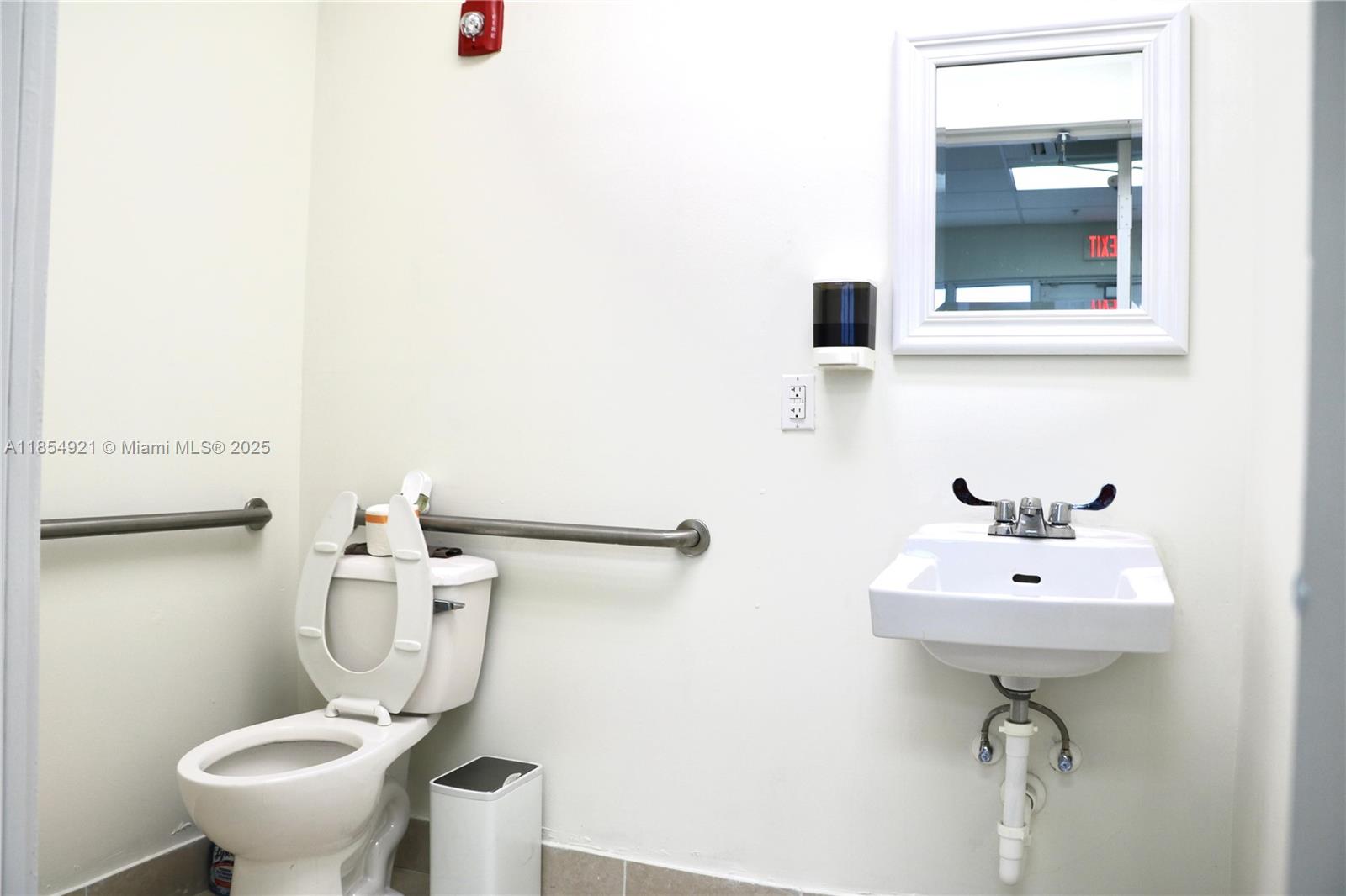 9  /   sq. ft. $ 2025-11-13 0 foto