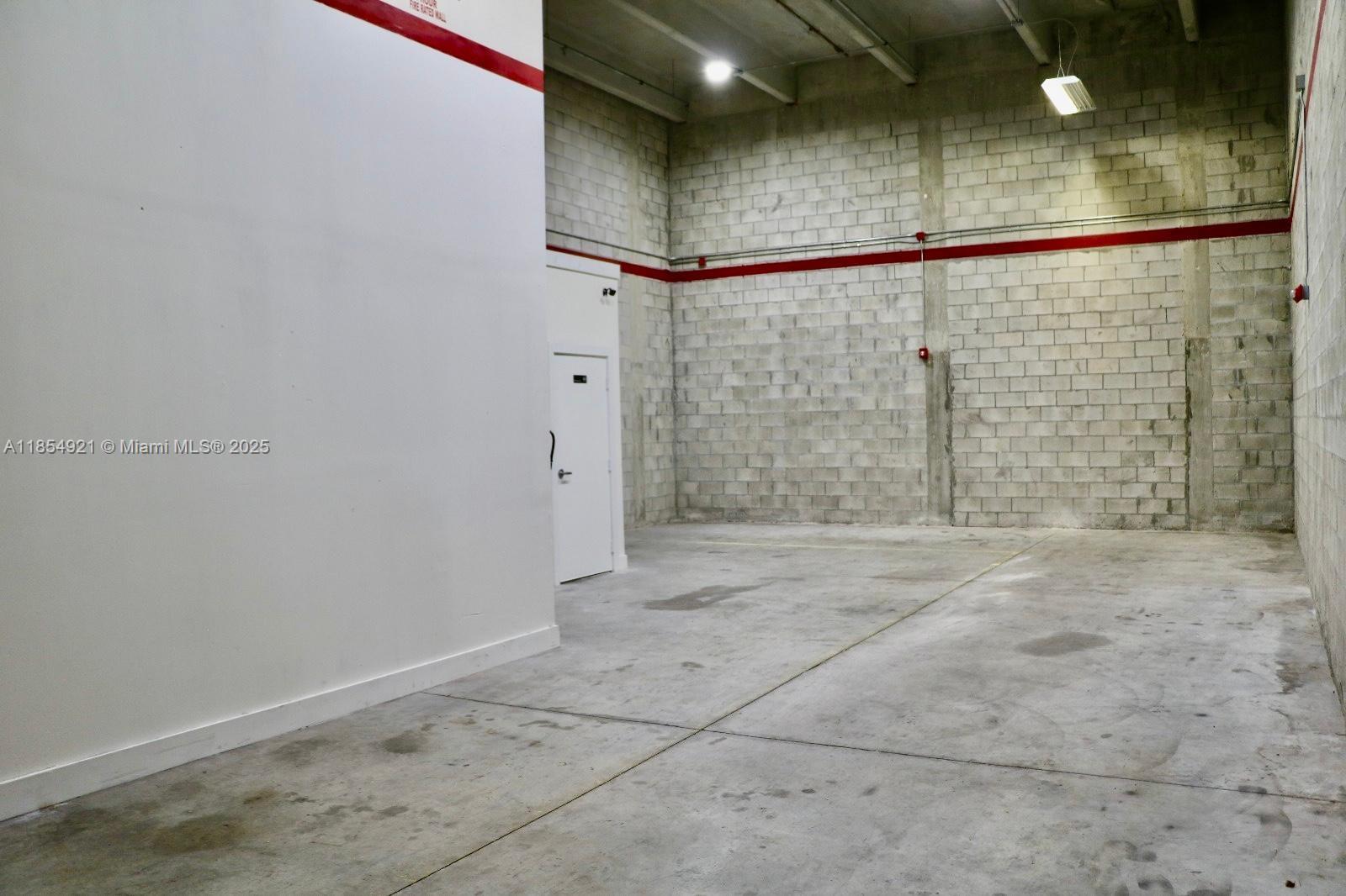 9  /   sq. ft. $ 2025-11-13 0 foto