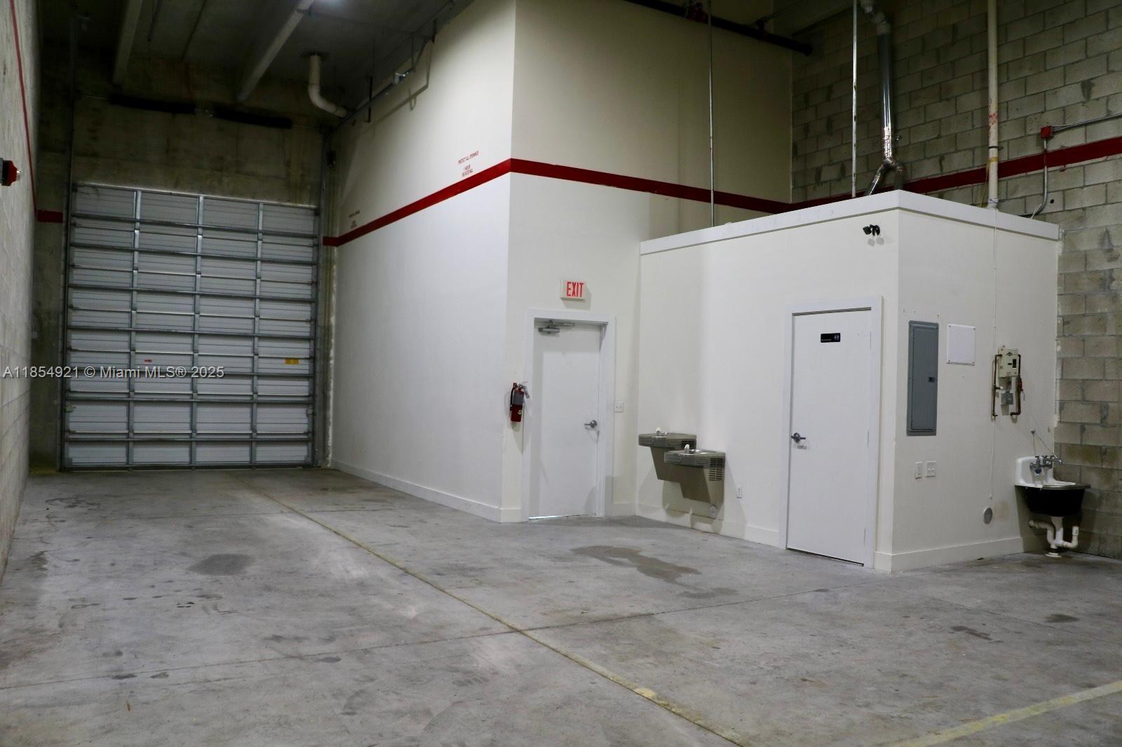 9  /   sq. ft. $ 2025-11-13 0 foto