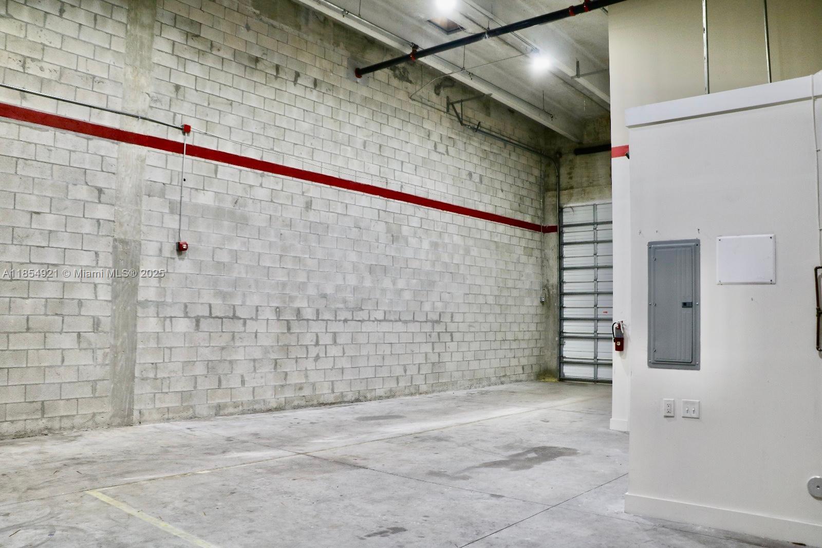 9  /   sq. ft. $ 2025-11-13 0 foto