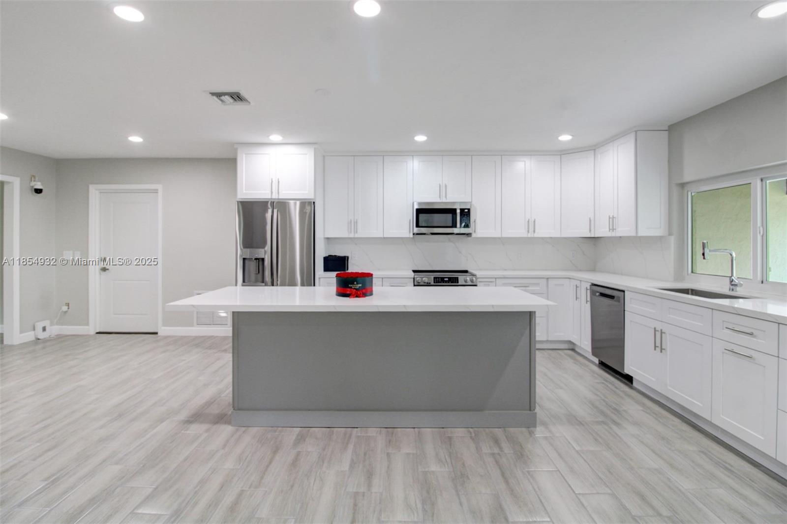 See details / sq. ft. $ 2025-08-07 0 Photo
