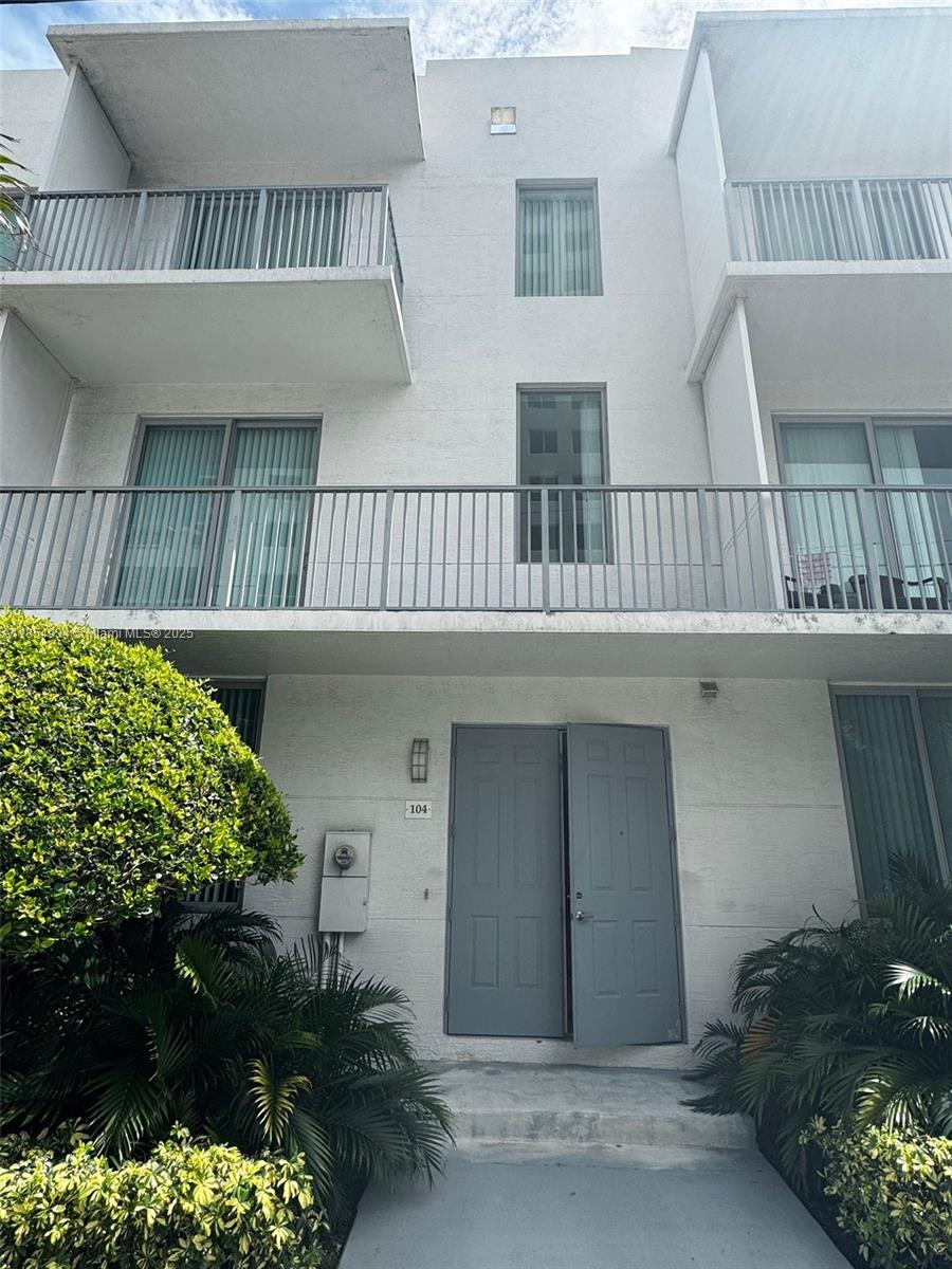 Photo of 2150 Van Buren St  (2150), Hollywood, Florida, 33020 - 
