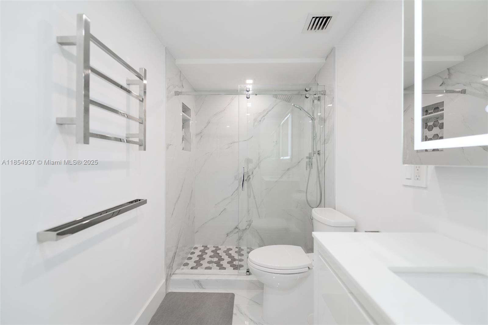 See details PHM 1 / 2 870 sq. ft. $ 2025-08-07 0 Photo