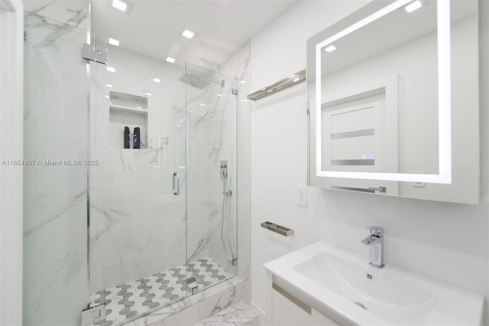 See details PHM 1 / 2 870 sq. ft. $ 2025-08-07 0 Photo