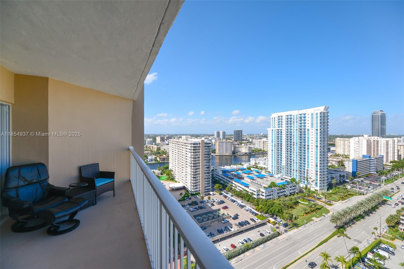 See details PHM 1 / 2 870 sq. ft. $ 2025-08-07 0 Photo