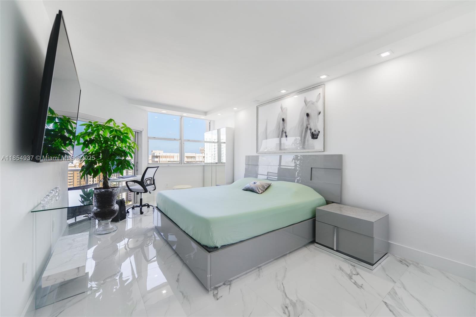 See details PHM 1 / 2 870 sq. ft. $ 2025-08-07 0 Photo