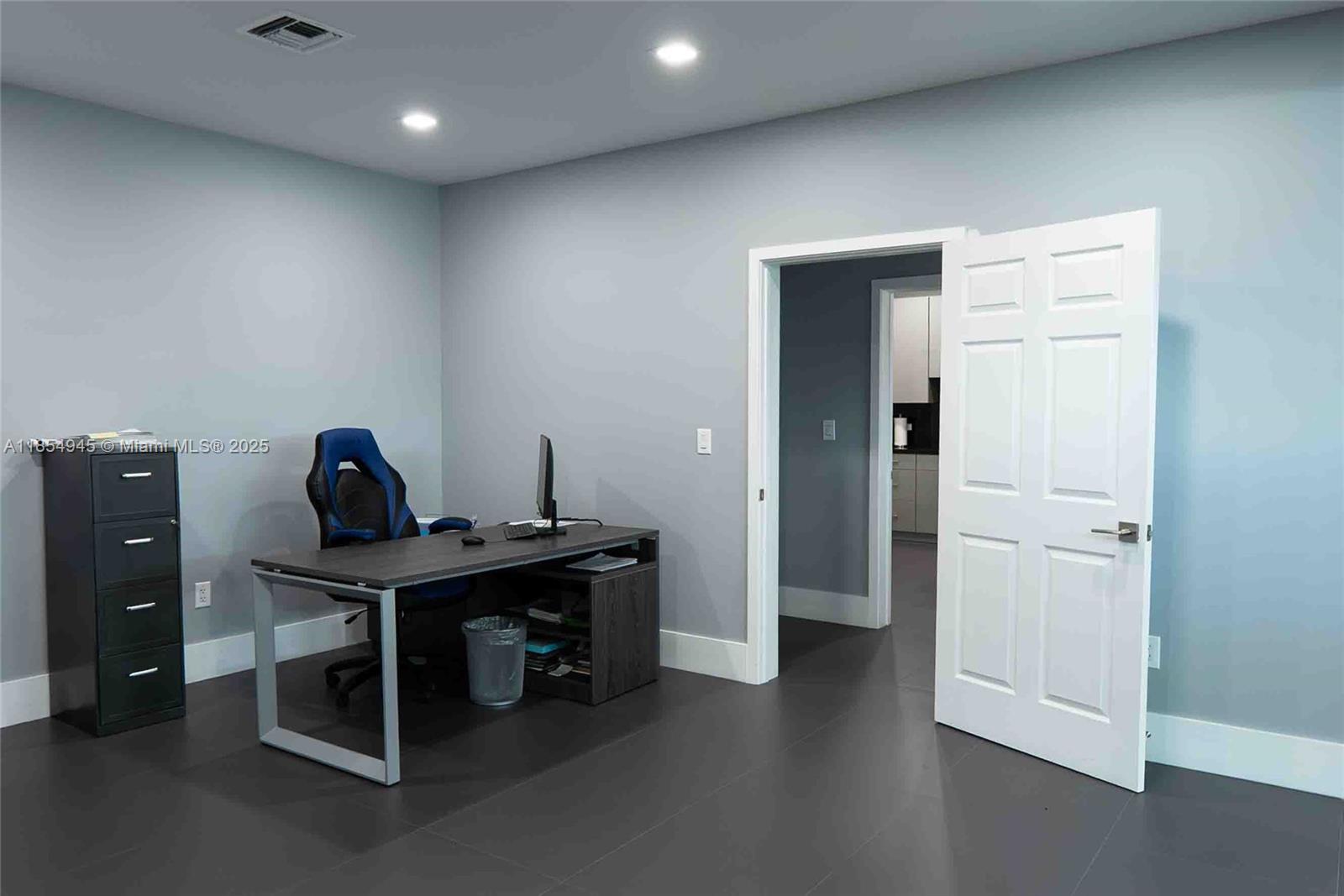   /   sq. ft. $ 2025-08-07 0 Photo