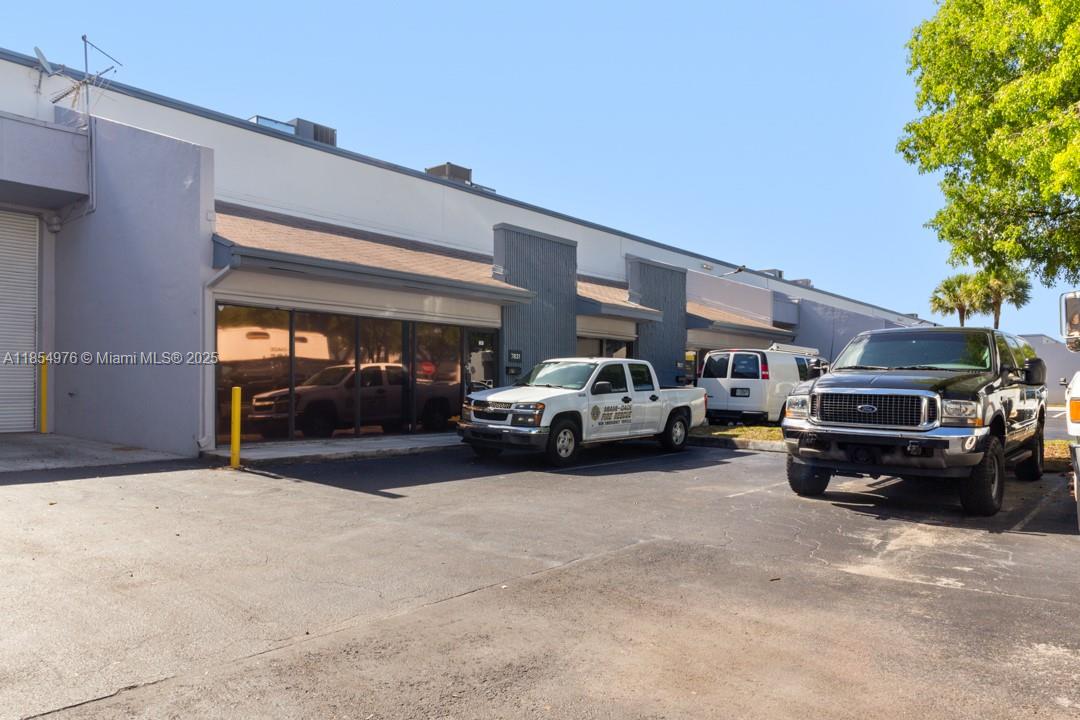 See details 7827 / sq. ft. $ 2025-08-22 0 Photo
