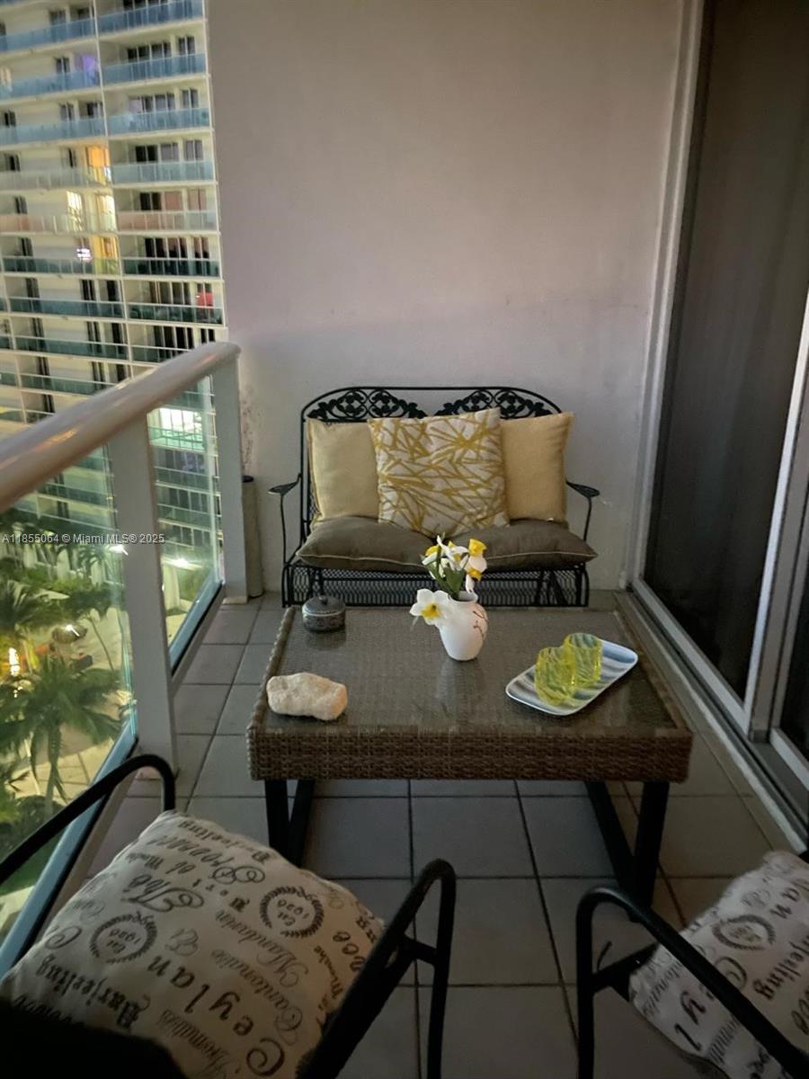 Ver detalles 917 2 / 2 1521 sq. ft. $ 2025-08-07 0 foto
