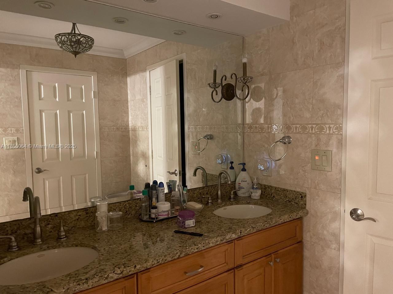 Ver detalles 917 2 / 2 1521 sq. ft. $ 2025-08-07 0 foto