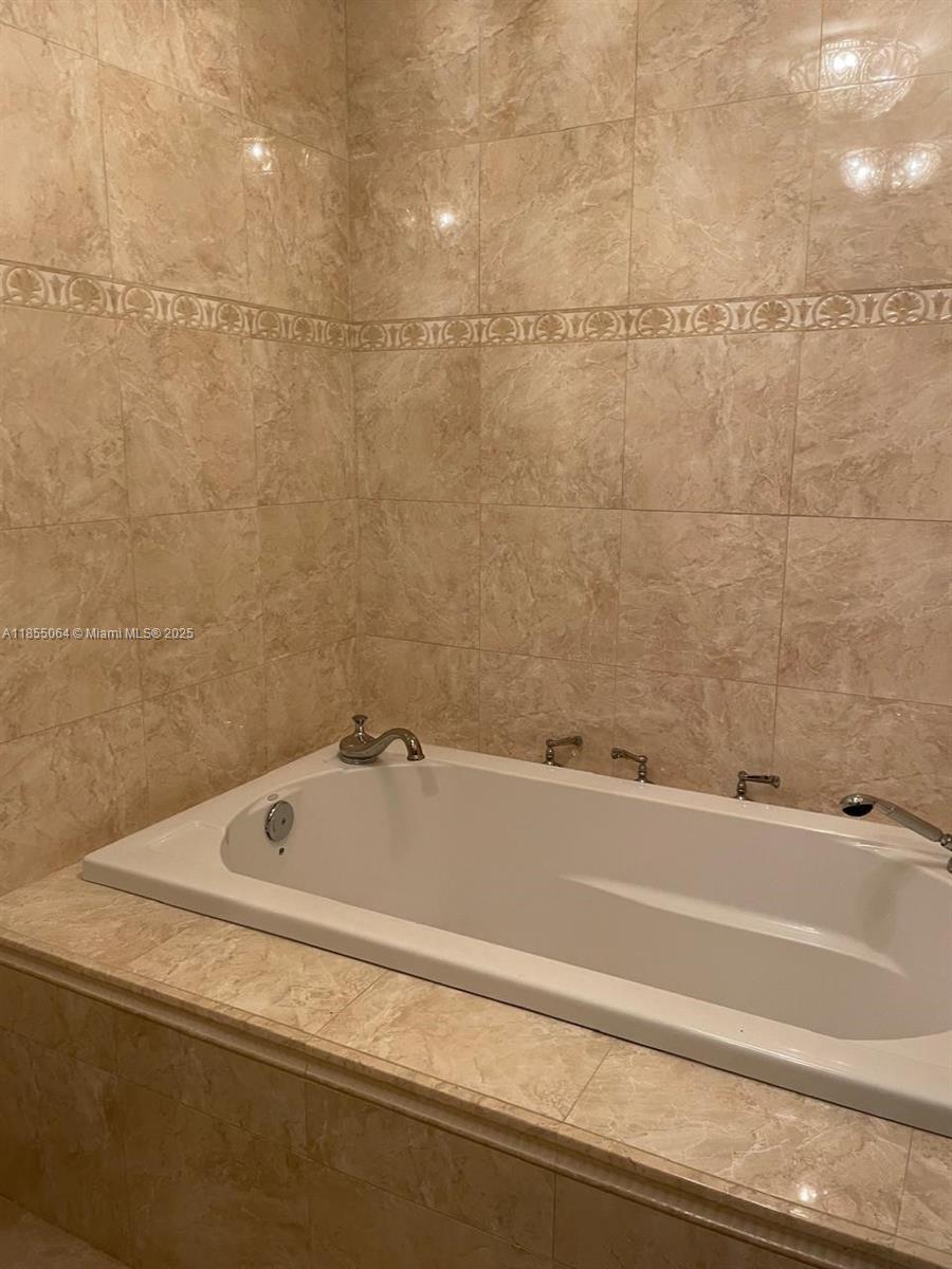 Ver detalles 917 2 / 2 1521 sq. ft. $ 2025-08-07 0 foto