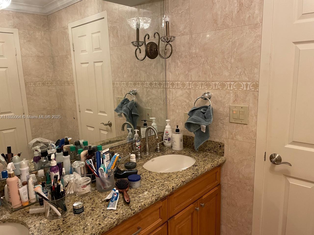 Ver detalles 917 2 / 2 1521 sq. ft. $ 2025-08-07 0 foto