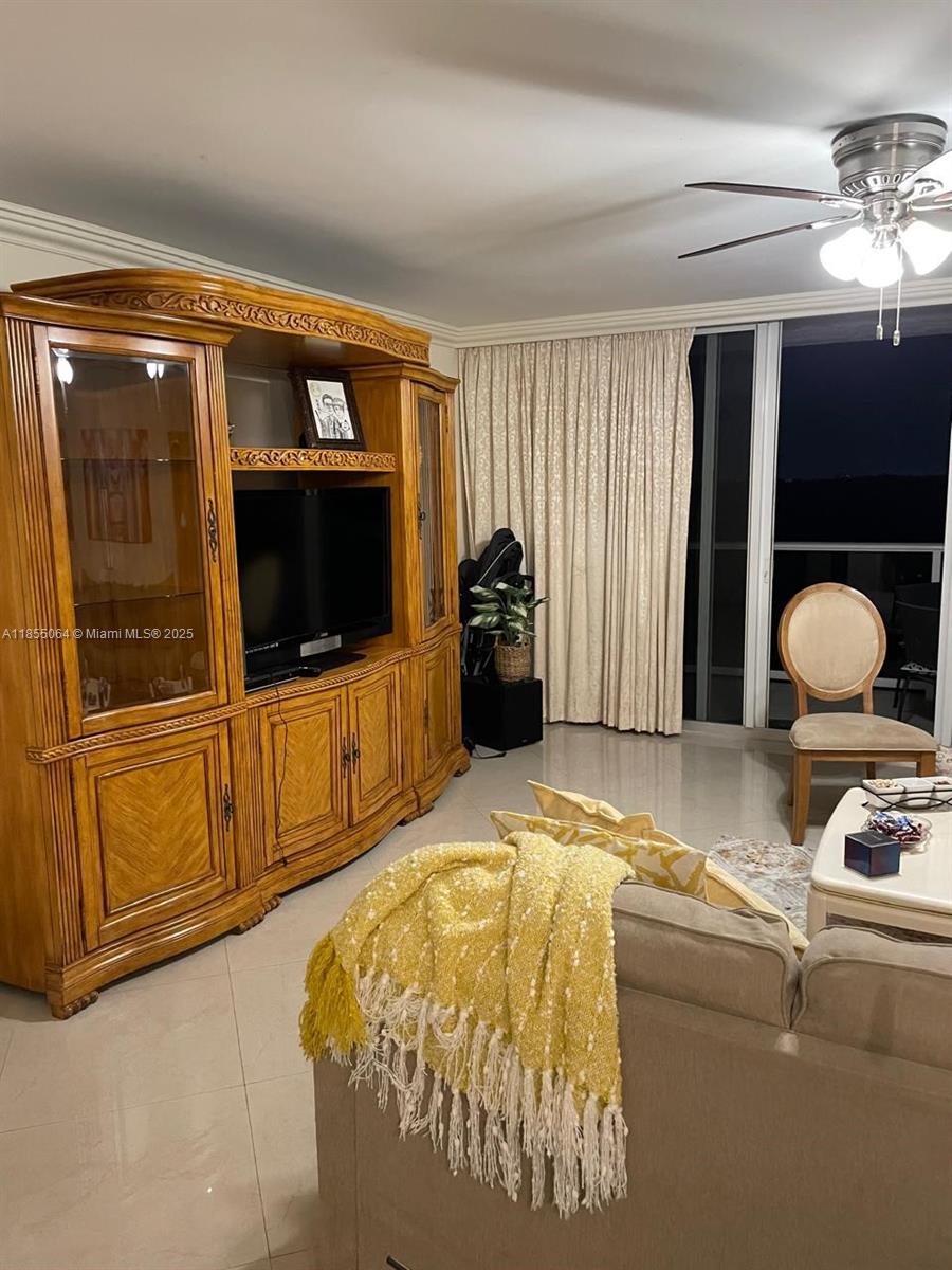 Ver detalles 917 2 / 2 1521 sq. ft. $ 2025-08-07 0 foto