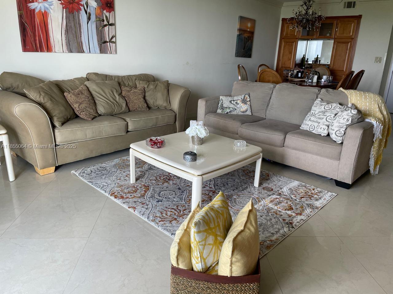 Ver detalles 917 2 / 2 1521 sq. ft. $ 2025-08-07 0 foto