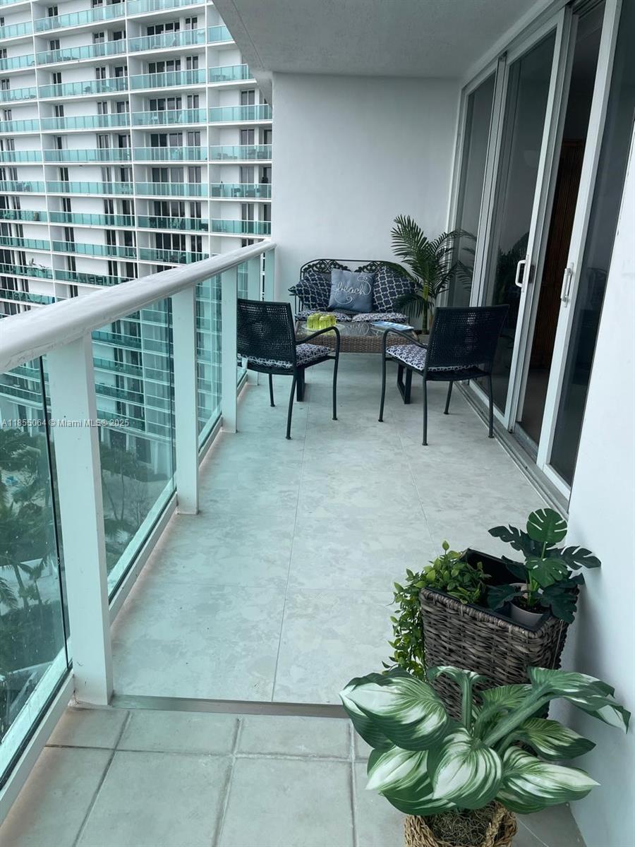 Ver detalles 917 2 / 2 1521 sq. ft. $ 2025-08-07 0 foto