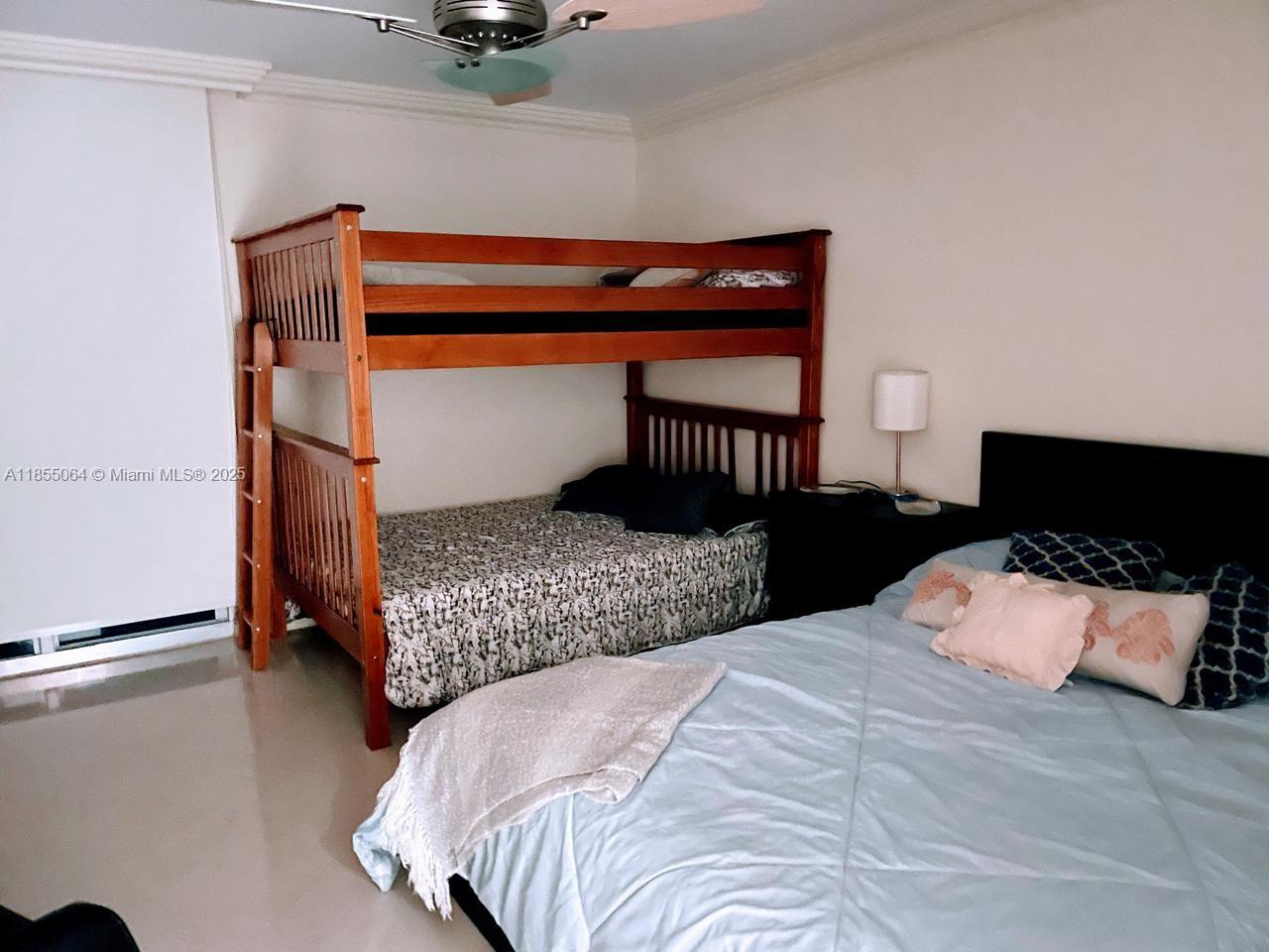 Ver detalles 917 2 / 2 1521 sq. ft. $ 2025-08-07 0 foto