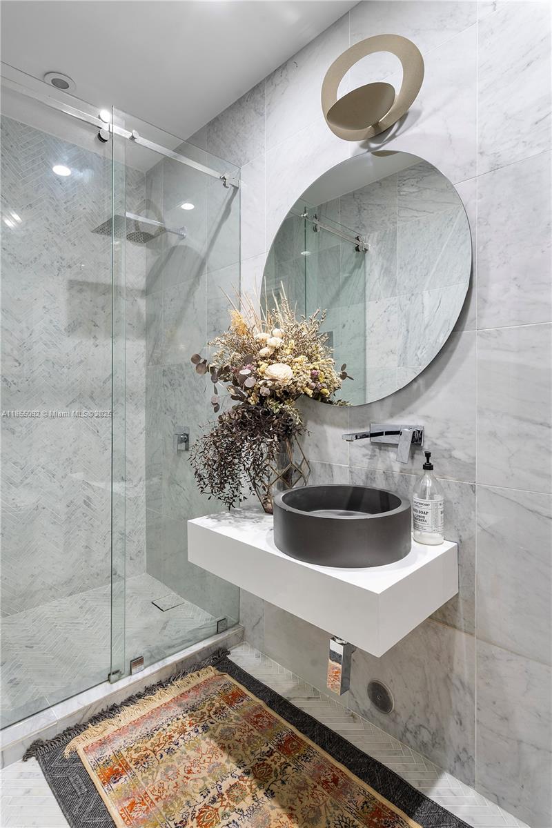 See details / sq. ft. $ 2025-08-08 0 Photo