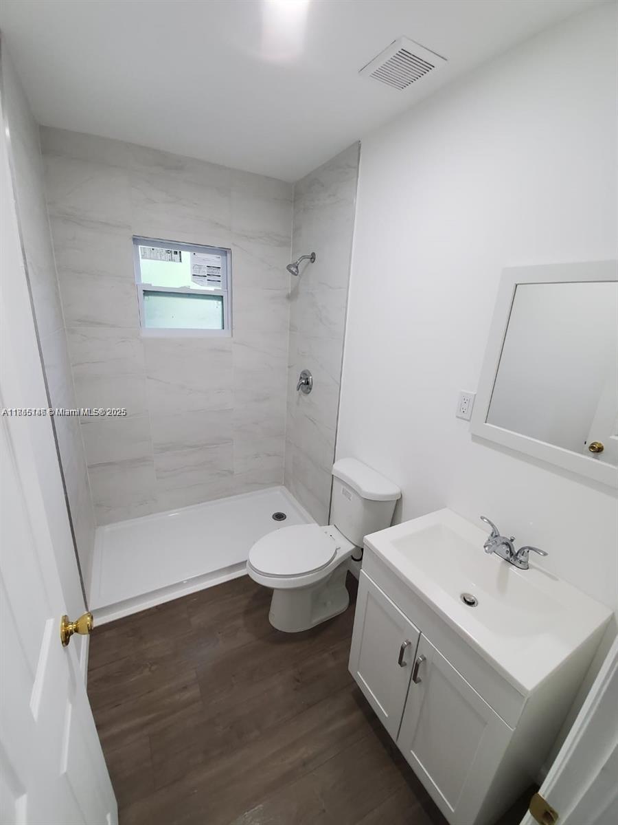 See details / 1512 sq. ft. $ 2025-08-08 0 Photo