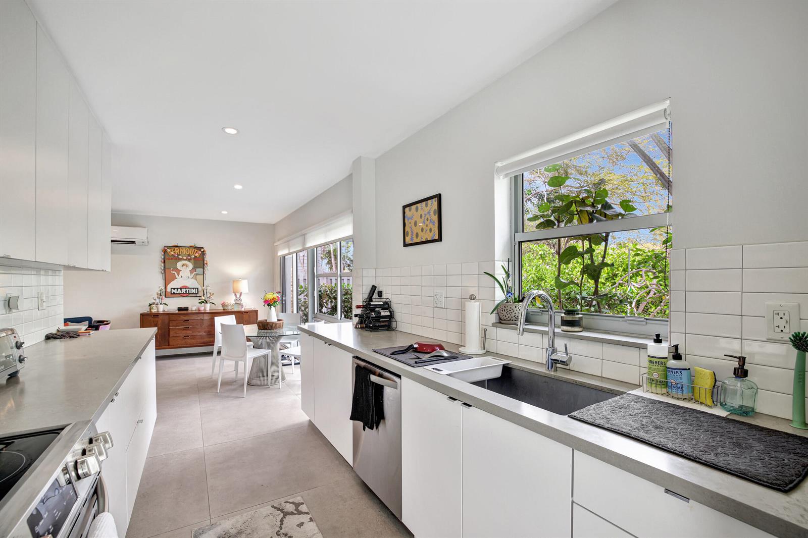  / 2 3789 sq. ft. $ 2026-06-15 0 foto