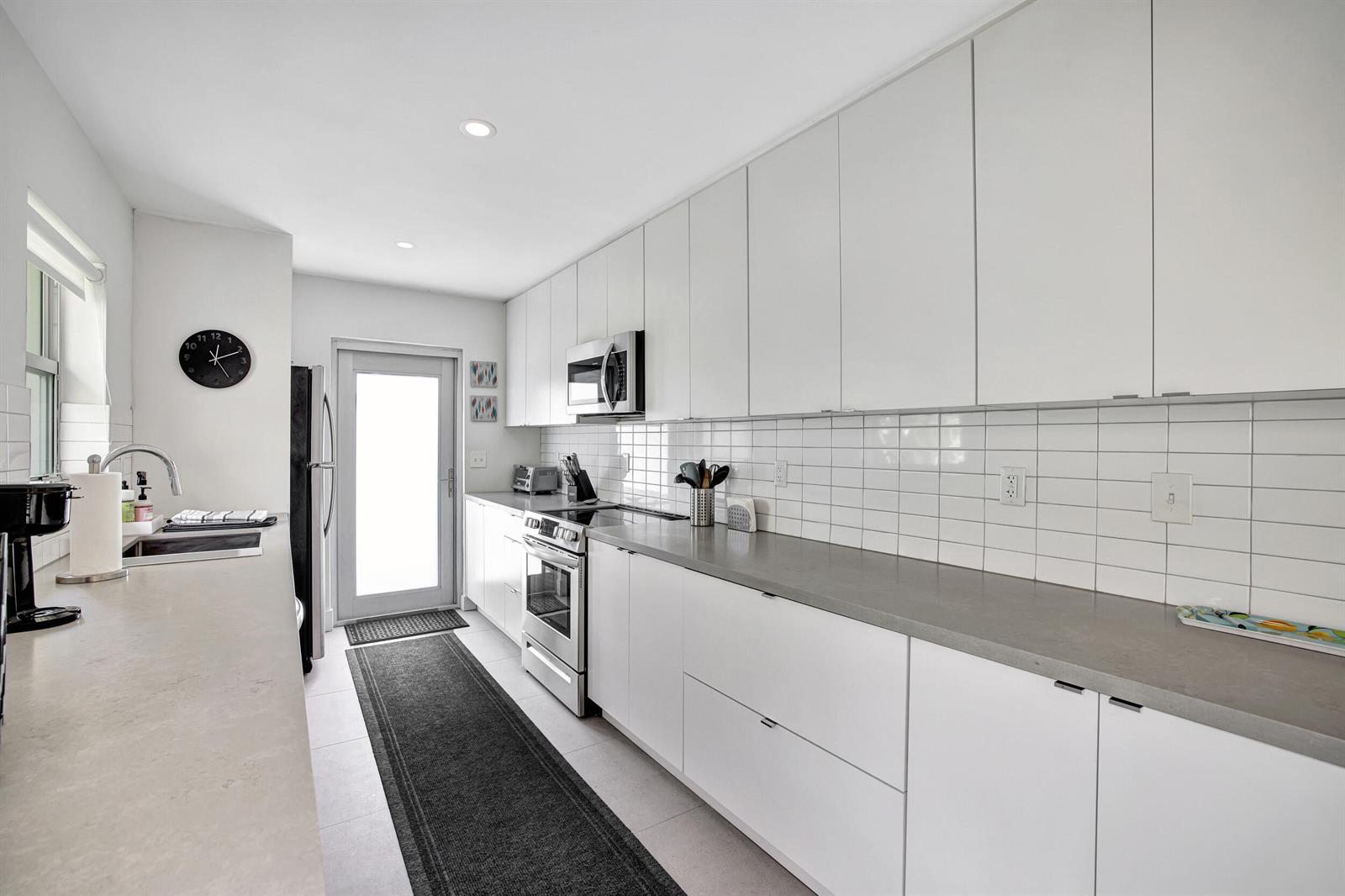   / 2 3789 sq. ft. $ 2026-06-15 0 foto