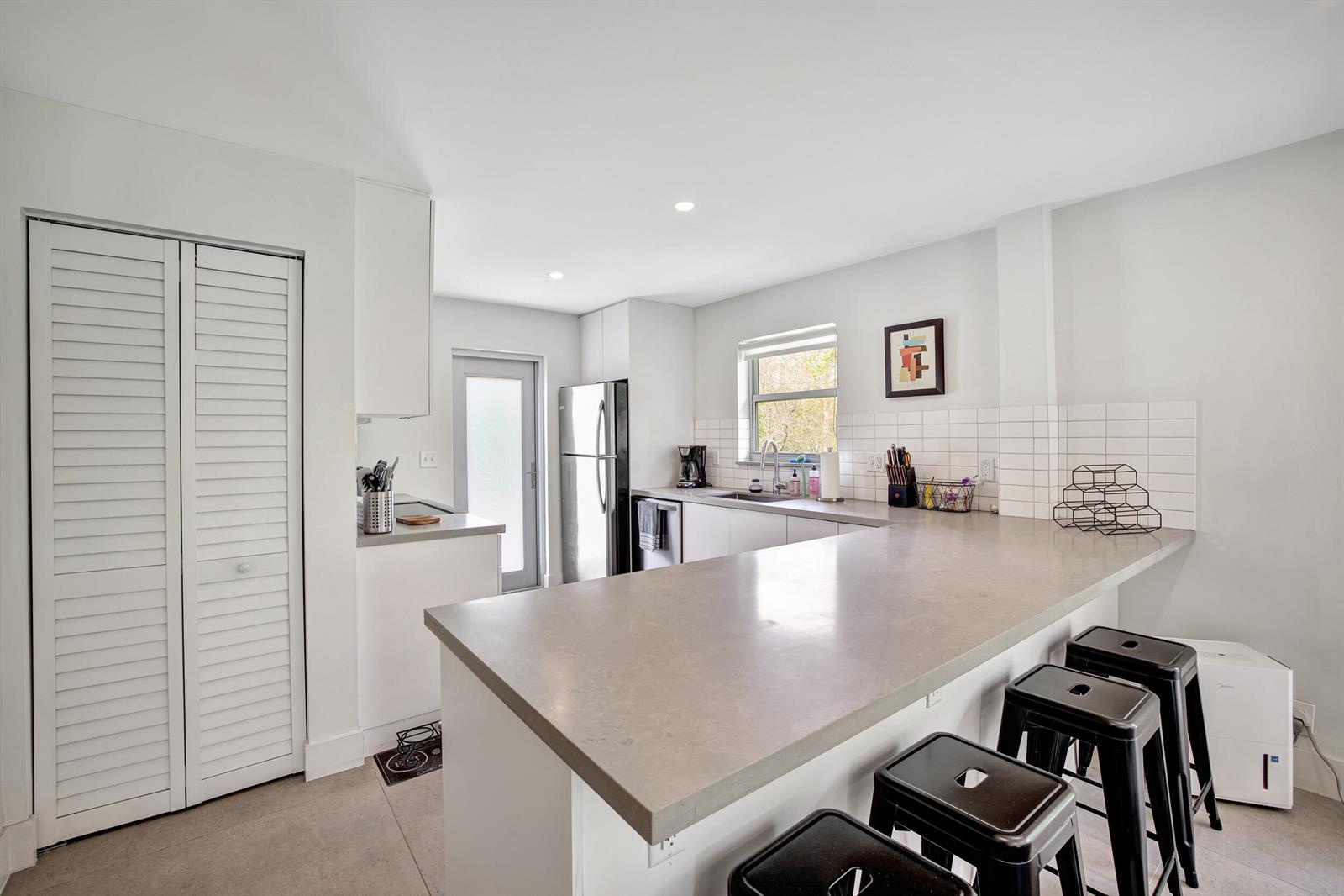   / 2 3789 sq. ft. $ 2026-06-15 0 foto