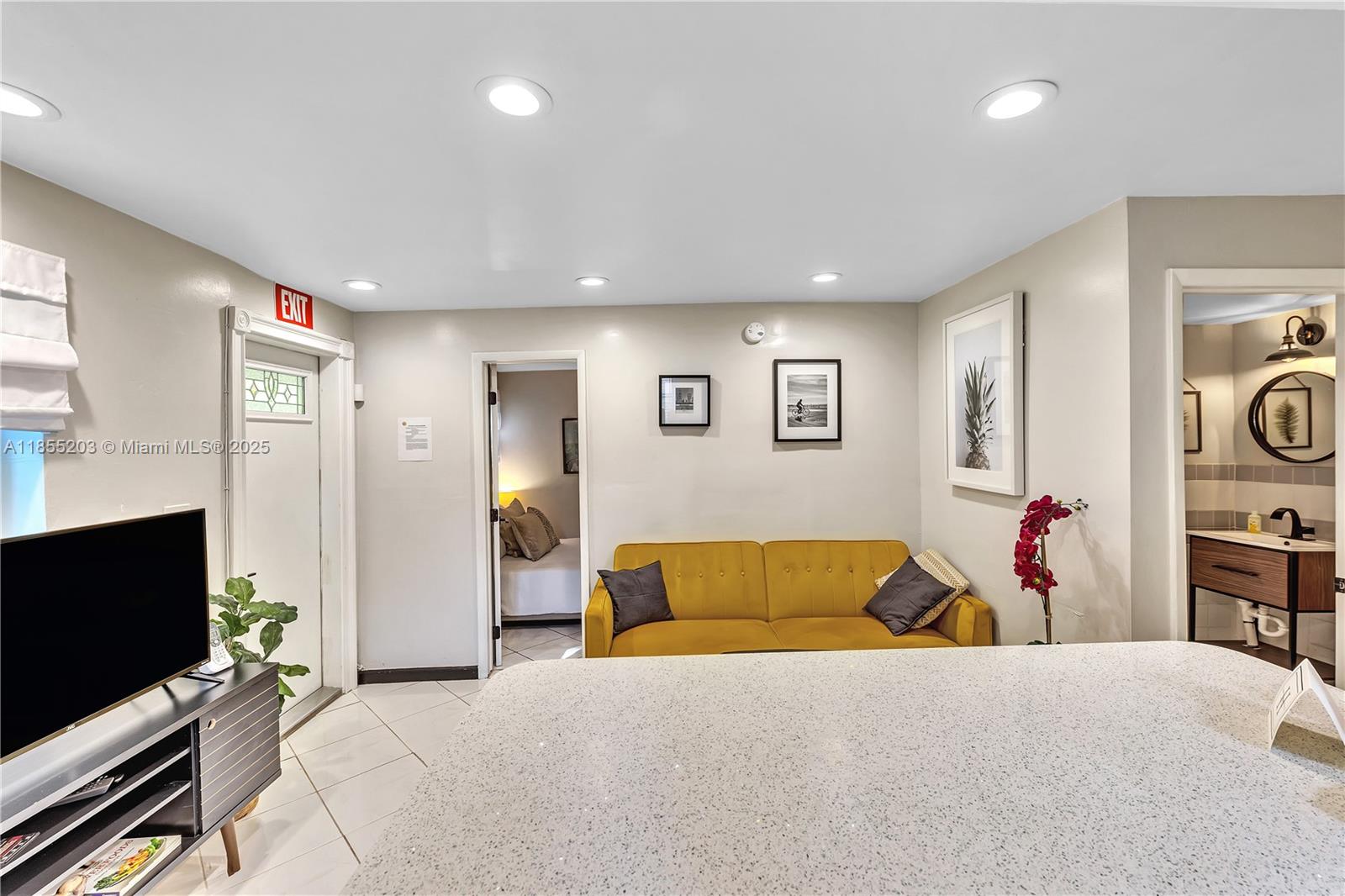 See details / 1021 sq. ft. $ 2025-08-08 0 Photo