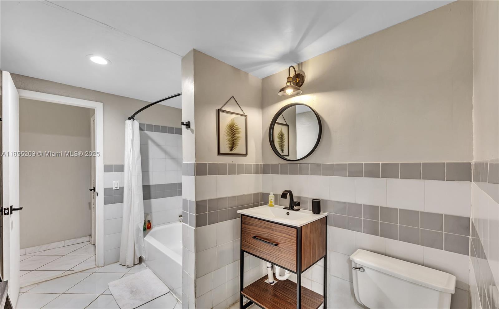 See details / 1021 sq. ft. $ 2025-08-08 0 Photo