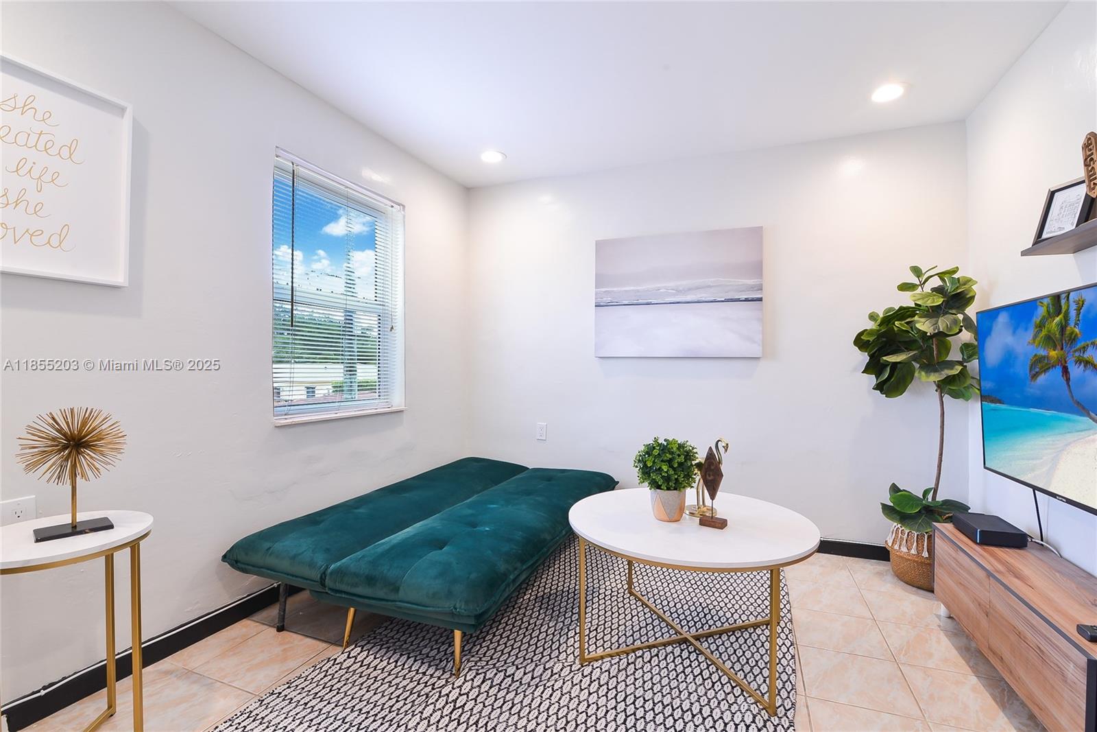 See details / 1021 sq. ft. $ 2025-08-08 0 Photo