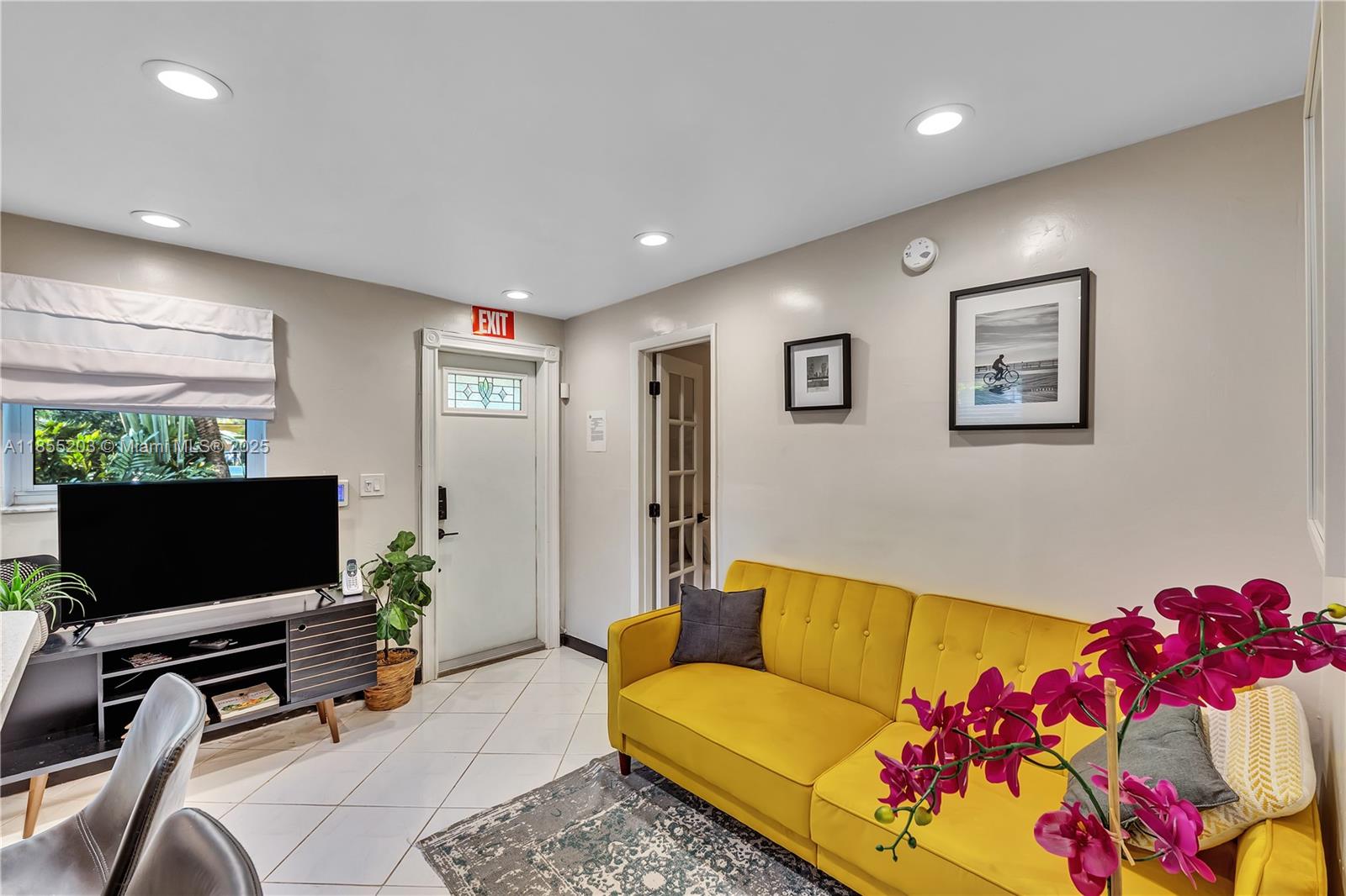 See details / 1021 sq. ft. $ 2025-08-08 0 Photo