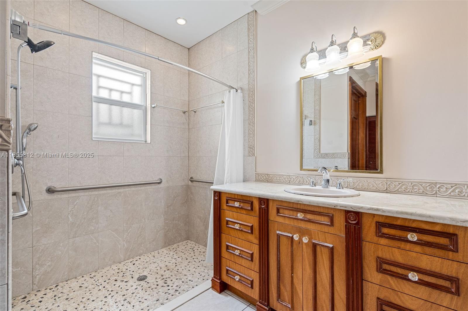 See details / 3630 sq. ft. $ 2025-08-08 0 Photo