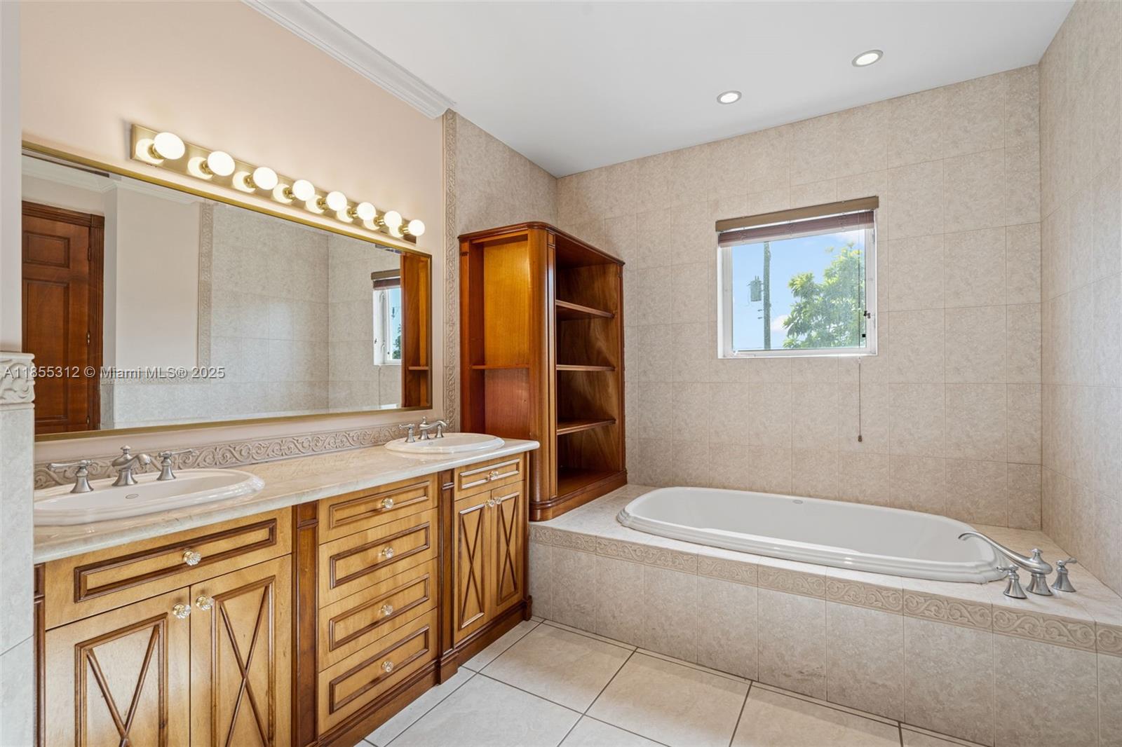 See details / 3630 sq. ft. $ 2025-08-08 0 Photo