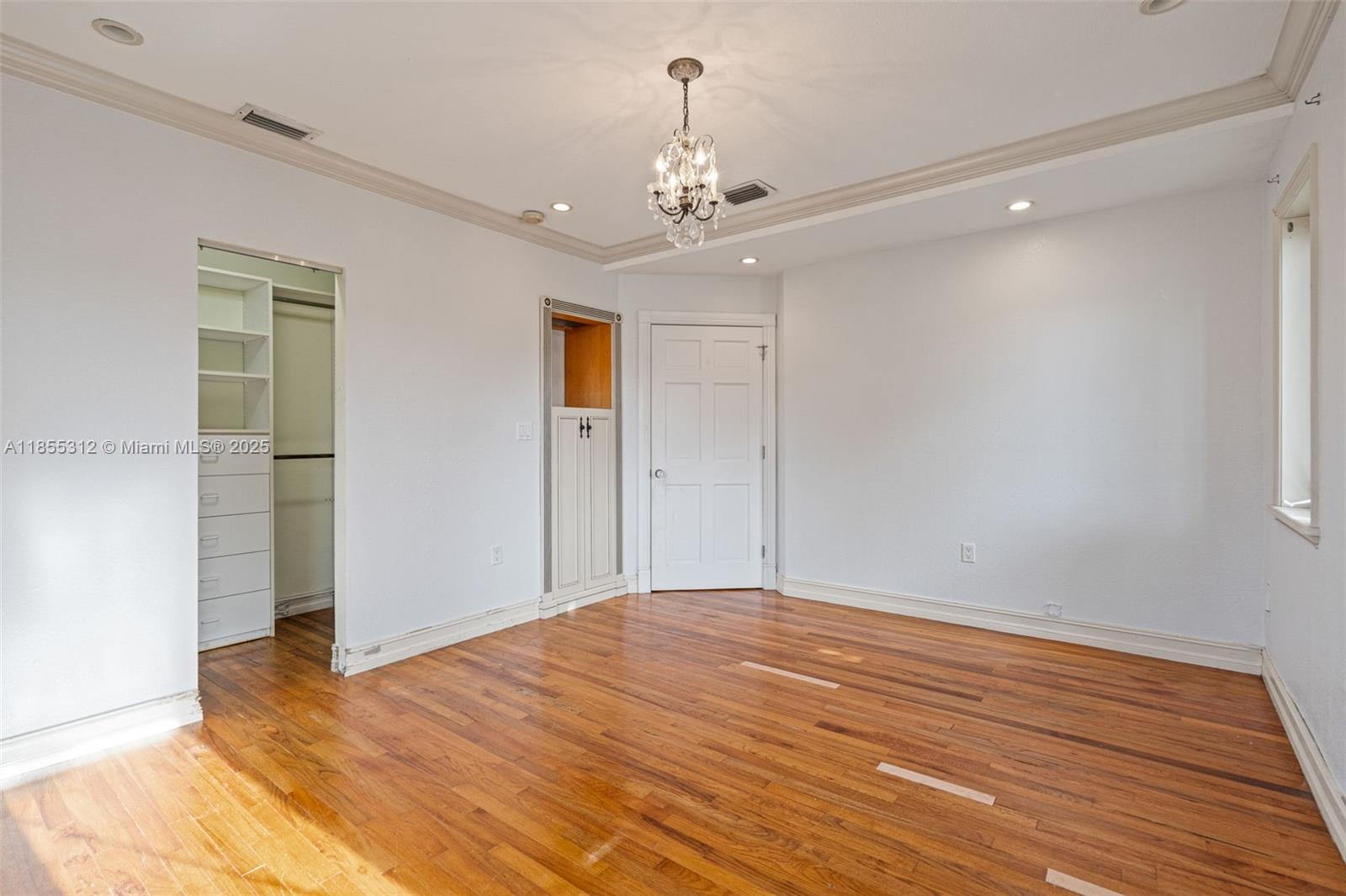 See details / 3630 sq. ft. $ 2025-08-08 0 Photo