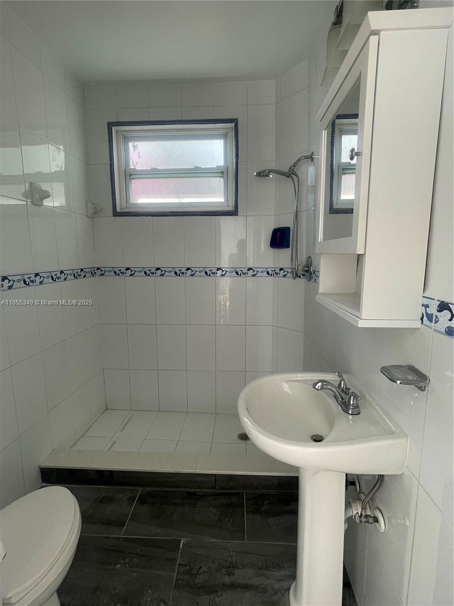 See details / 4306 sq. ft. $ 2025-08-08 0 Photo
