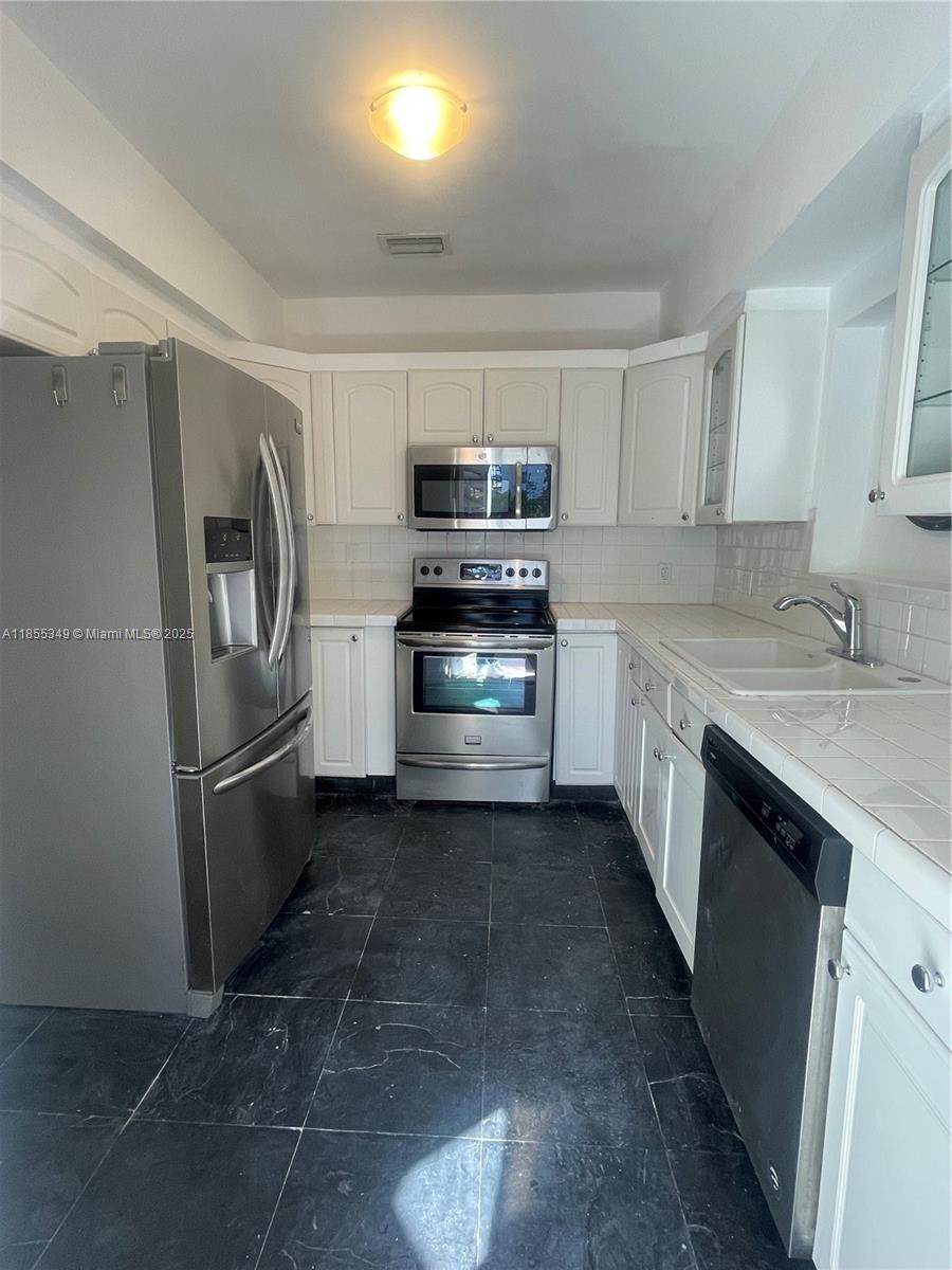 See details / 4306 sq. ft. $ 2025-08-08 0 Photo